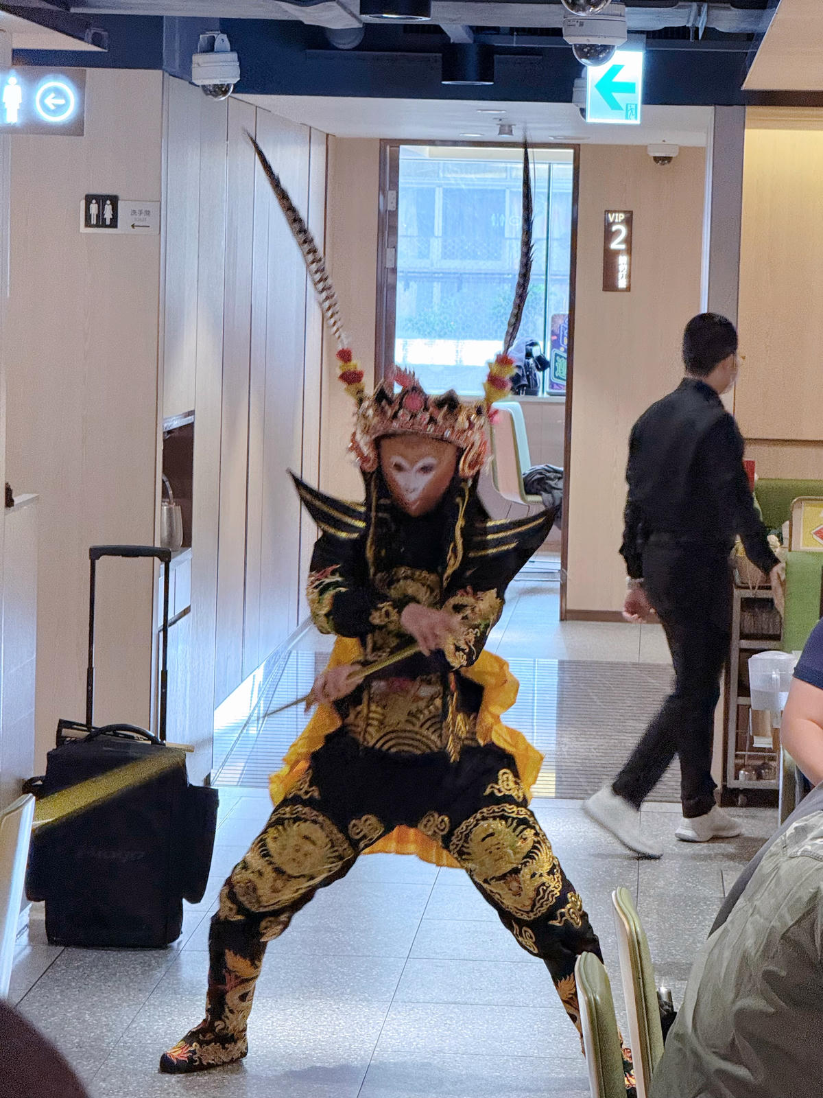 台北松山區火鍋推薦 海底撈慶城店2026年再訪！超狂貼心服務＋兒童遊戲區 爸媽也能安心吃火鍋啦  ｜海底撈火鍋 慶城店