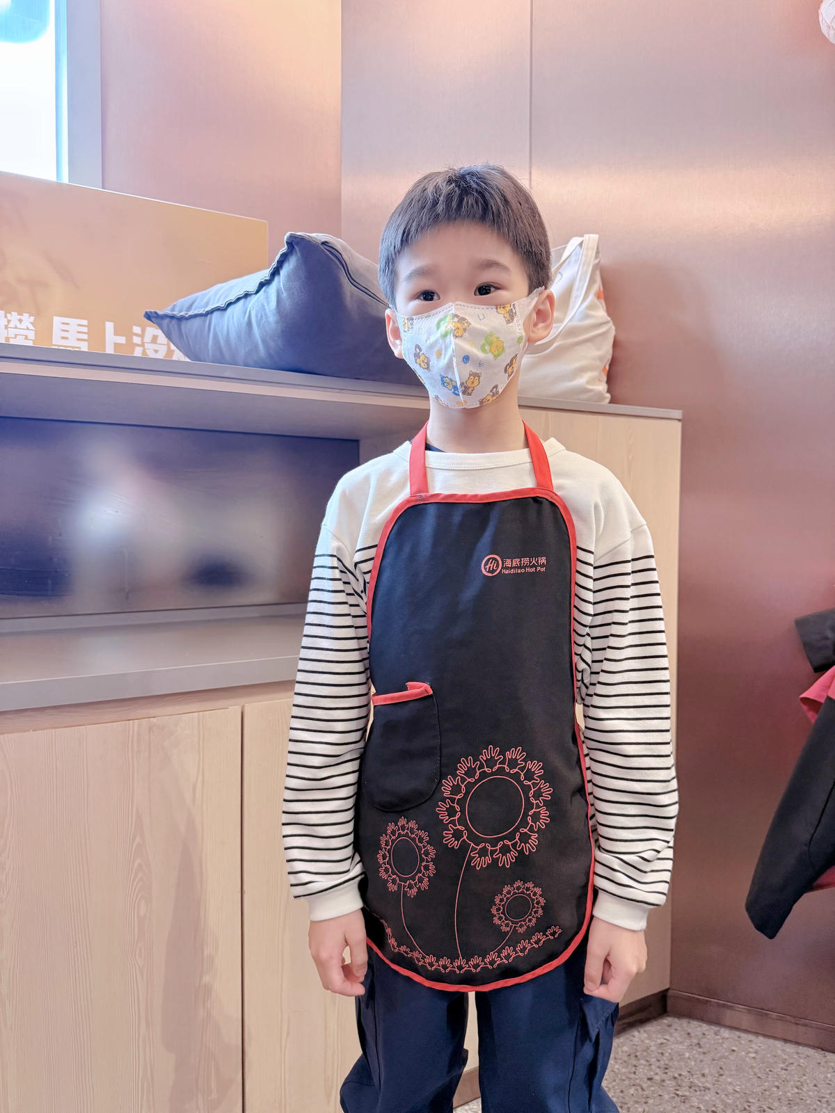 台北松山區火鍋推薦 海底撈慶城店2026年再訪！超狂貼心服務＋兒童遊戲區 爸媽也能安心吃火鍋啦  ｜海底撈火鍋 慶城店