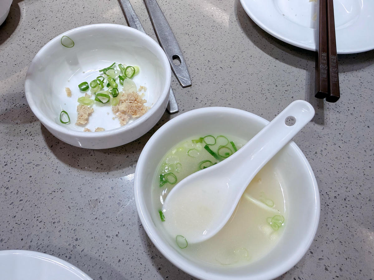 台北松山區火鍋推薦 海底撈慶城店2026年再訪！超狂貼心服務＋兒童遊戲區 爸媽也能安心吃火鍋啦  ｜海底撈火鍋 慶城店