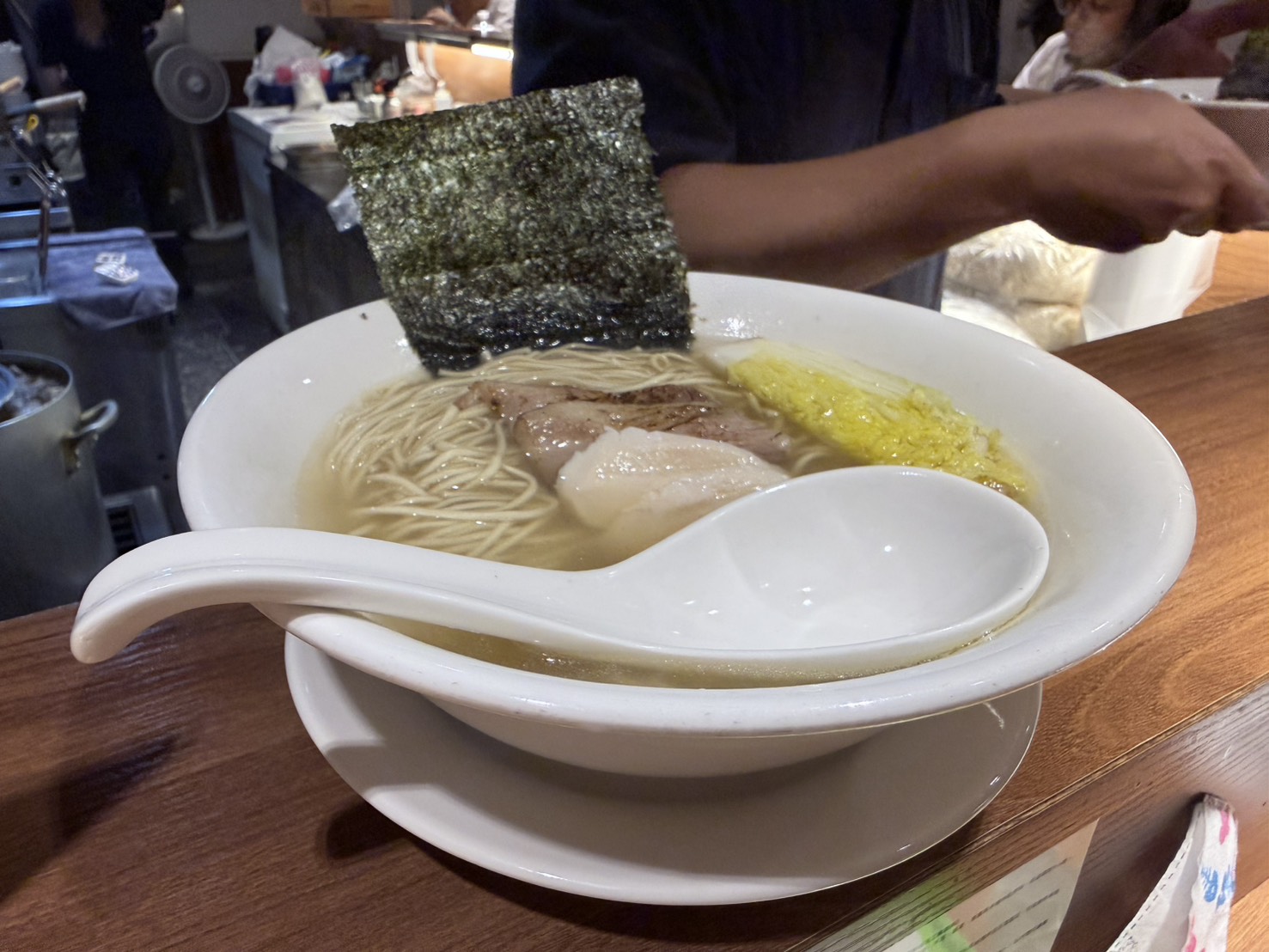 台北文山拉麵推薦｜長生塩人 辛亥店 每日熬煮八小時湯頭！靠近捷運辛亥站的人氣排隊拉麵 2026年更新版