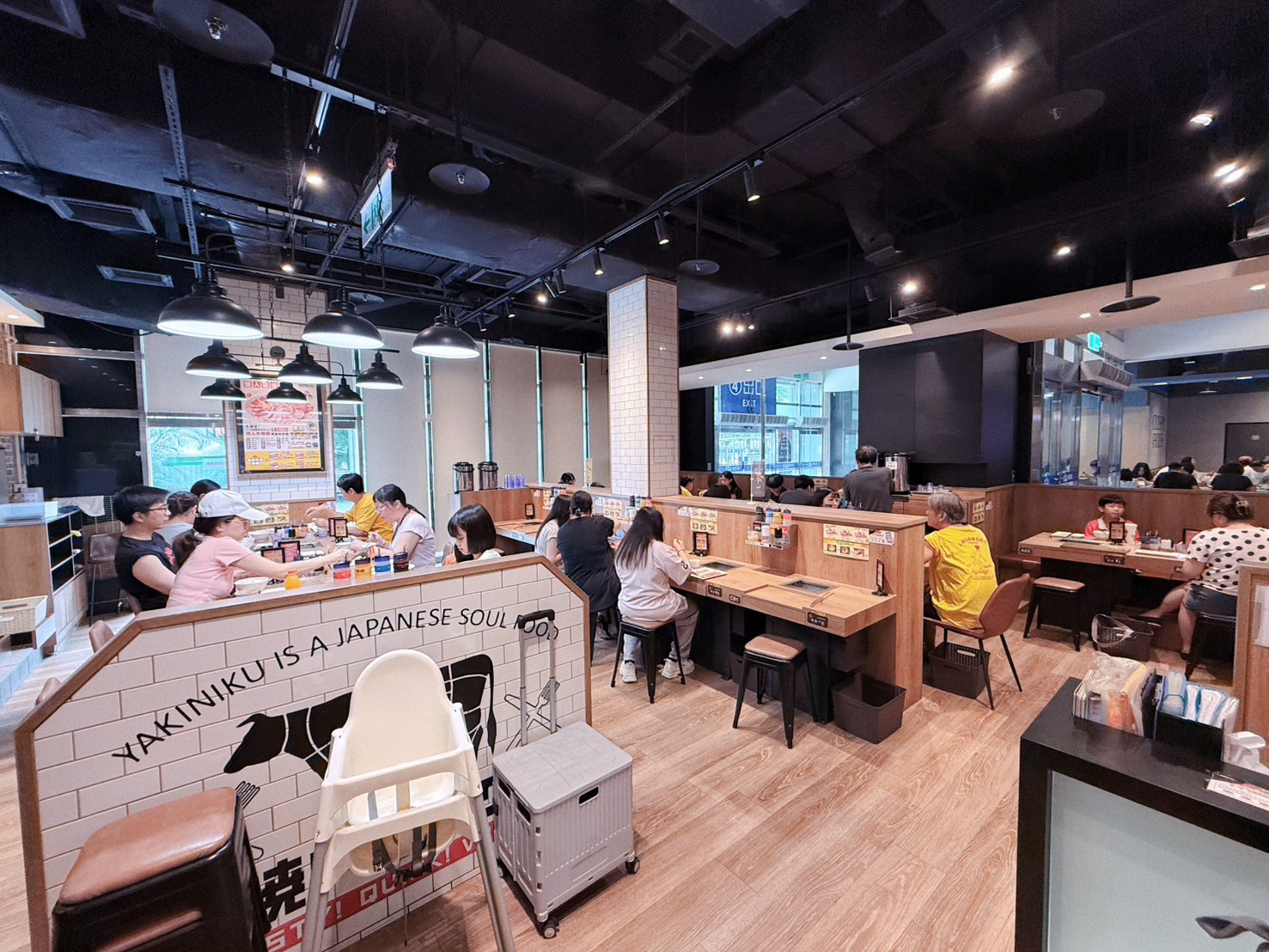 新北新店美食推薦｜焼肉LIKE 新店家樂福店萬家福 一個人也能自在吃燒肉！日本超人氣一人燒肉插旗新店 平價燒肉套餐推薦  2026年更新