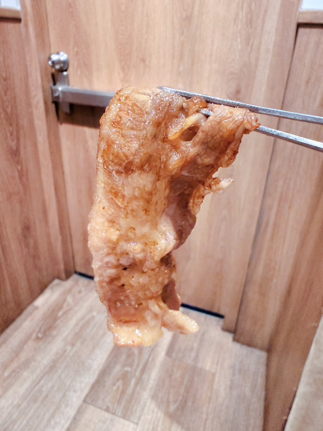 新北新店美食推薦｜焼肉LIKE 新店家樂福店萬家福 一個人也能自在吃燒肉！日本超人氣一人燒肉插旗新店 平價燒肉套餐推薦  2026年更新