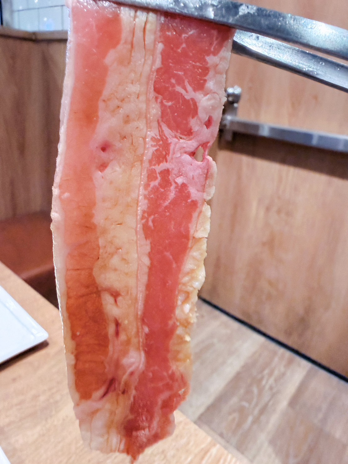 新北新店美食推薦｜焼肉LIKE 新店家樂福店萬家福 一個人也能自在吃燒肉！日本超人氣一人燒肉插旗新店 平價燒肉套餐推薦  2026年更新