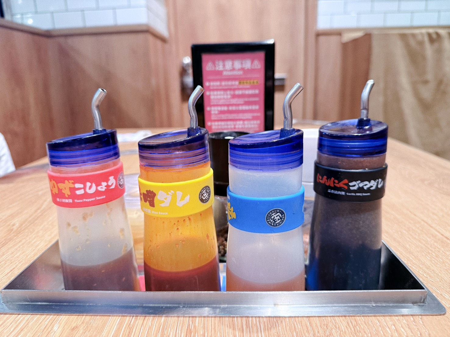新北新店美食推薦｜焼肉LIKE 新店家樂福店萬家福 一個人也能自在吃燒肉！日本超人氣一人燒肉插旗新店 平價燒肉套餐推薦  2026年更新