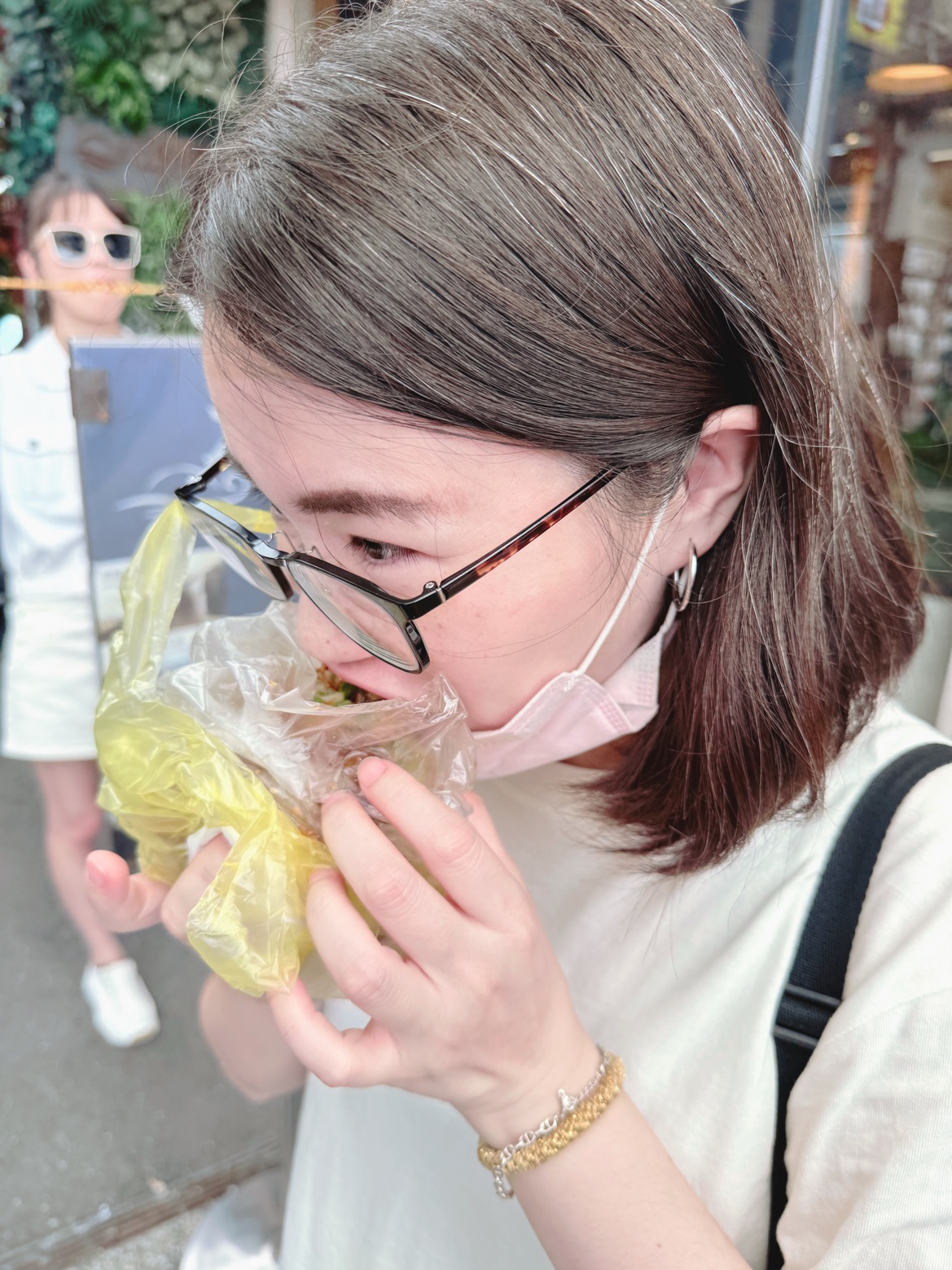 南投 魚池 日月潭 伊達邵老街人氣小吃 豆干做的刈包 超好吃！ ｜ 東東刈包