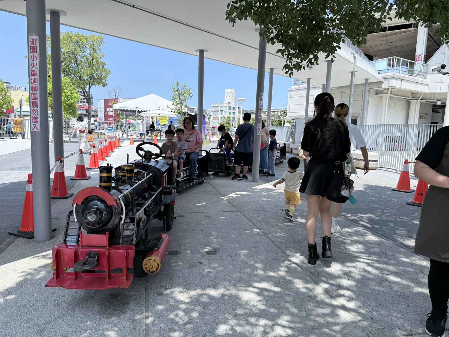 苗栗 苗栗市 很適合全家出遊的親子景點 可以預約櫓貓貓 搭乘小火車聽導覽哦!火車迷必來 |苗栗火車頭園區 - 第7張圖