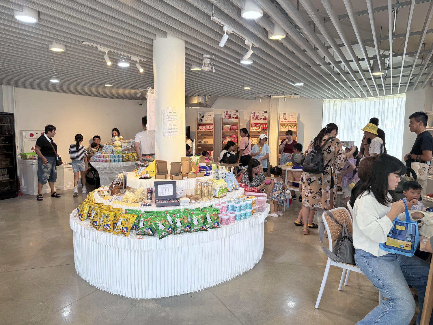 苗栗 苗栗市 很適合全家出遊的親子景點 可以預約櫓貓貓 搭乘小火車聽導覽哦!火車迷必來 |苗栗火車頭園區 - 第23張圖