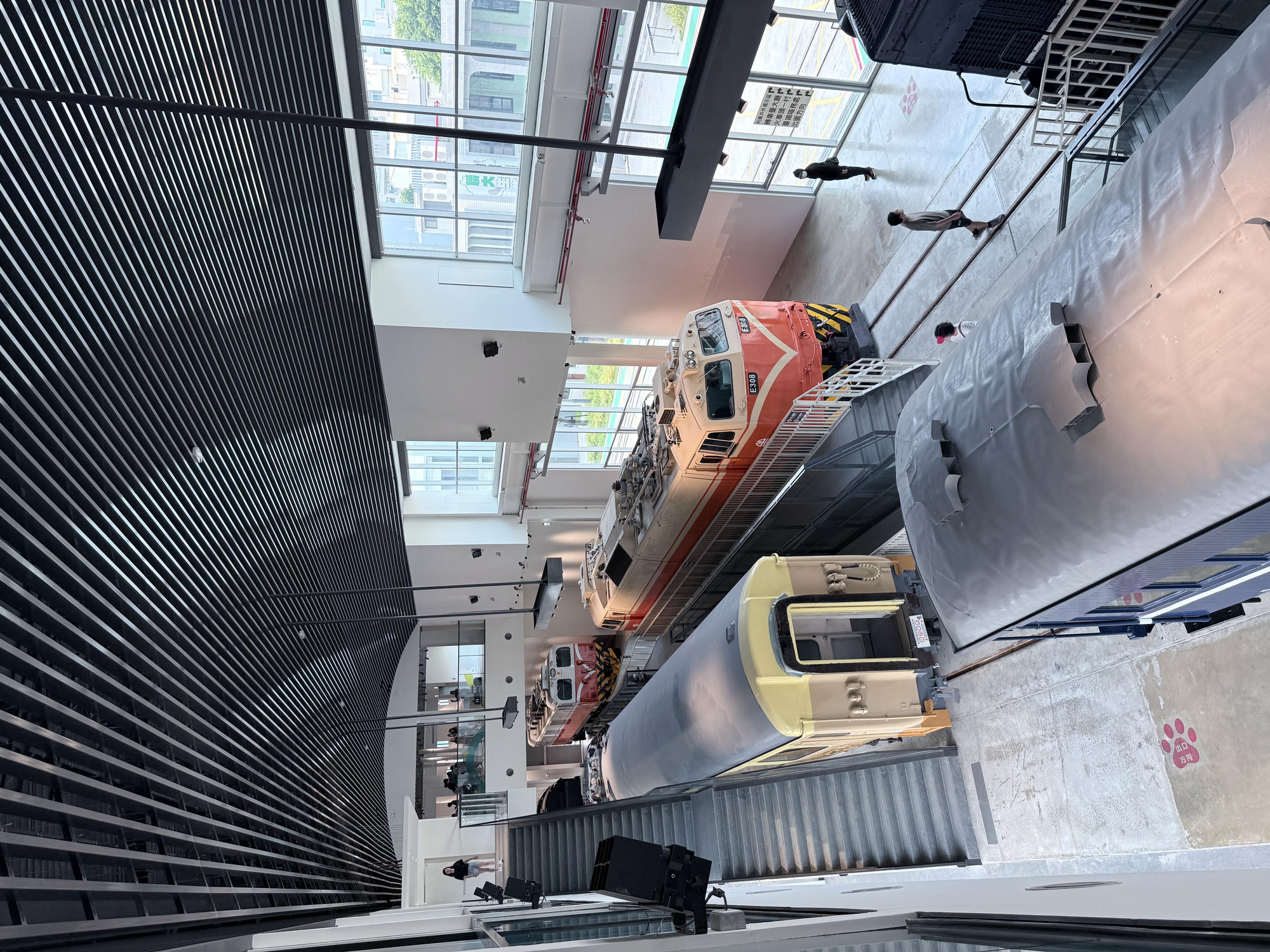 苗栗 苗栗市 很適合全家出遊的親子景點 可以預約櫓貓貓 搭乘小火車聽導覽哦!火車迷必來 |苗栗火車頭園區 - 第37張圖