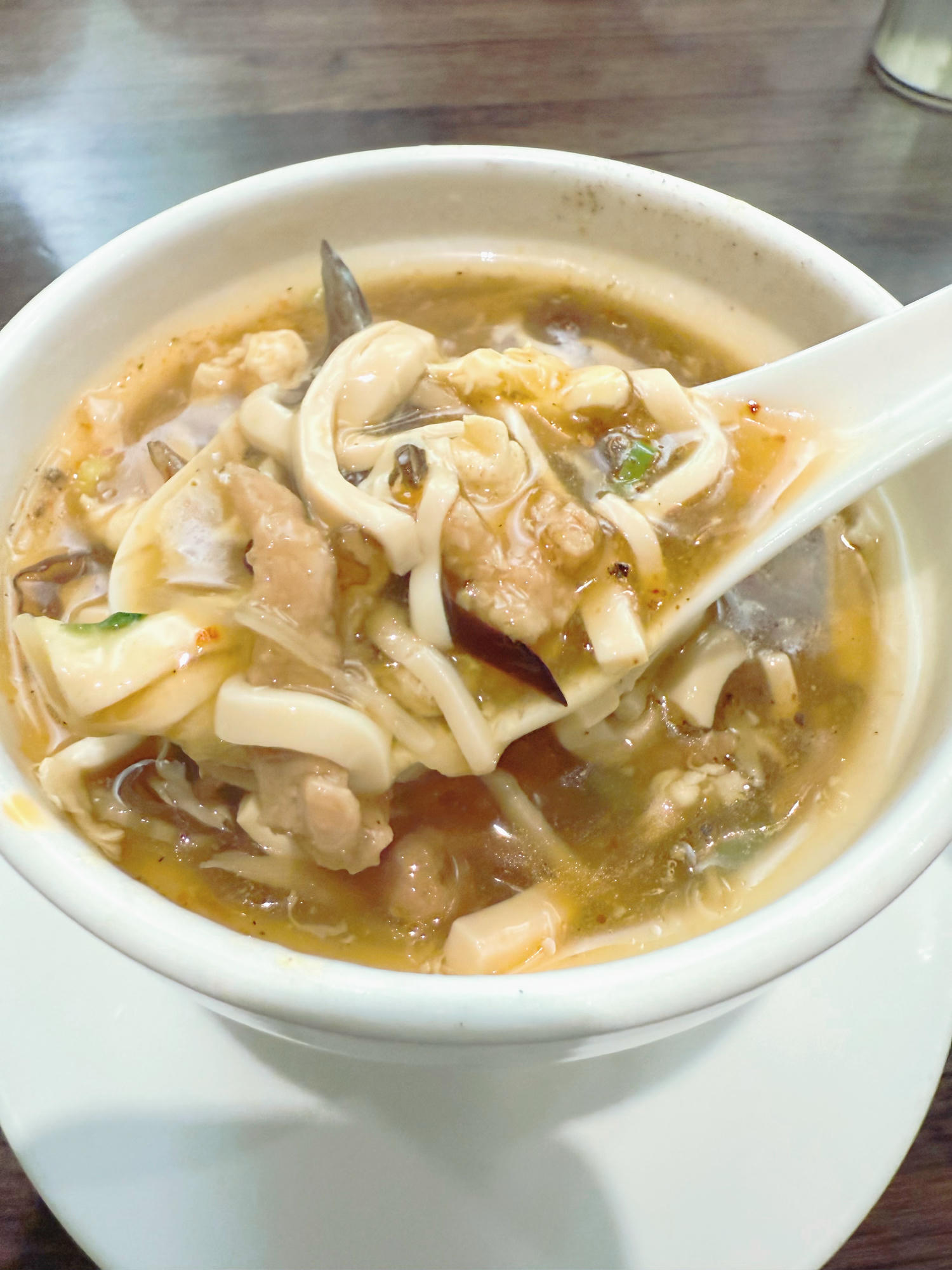 台北 中正 古亭捷運站美食 平價鼎泰豐等級美味 必點酸辣湯、芋泥球 ｜五草車中華食館 南昌店