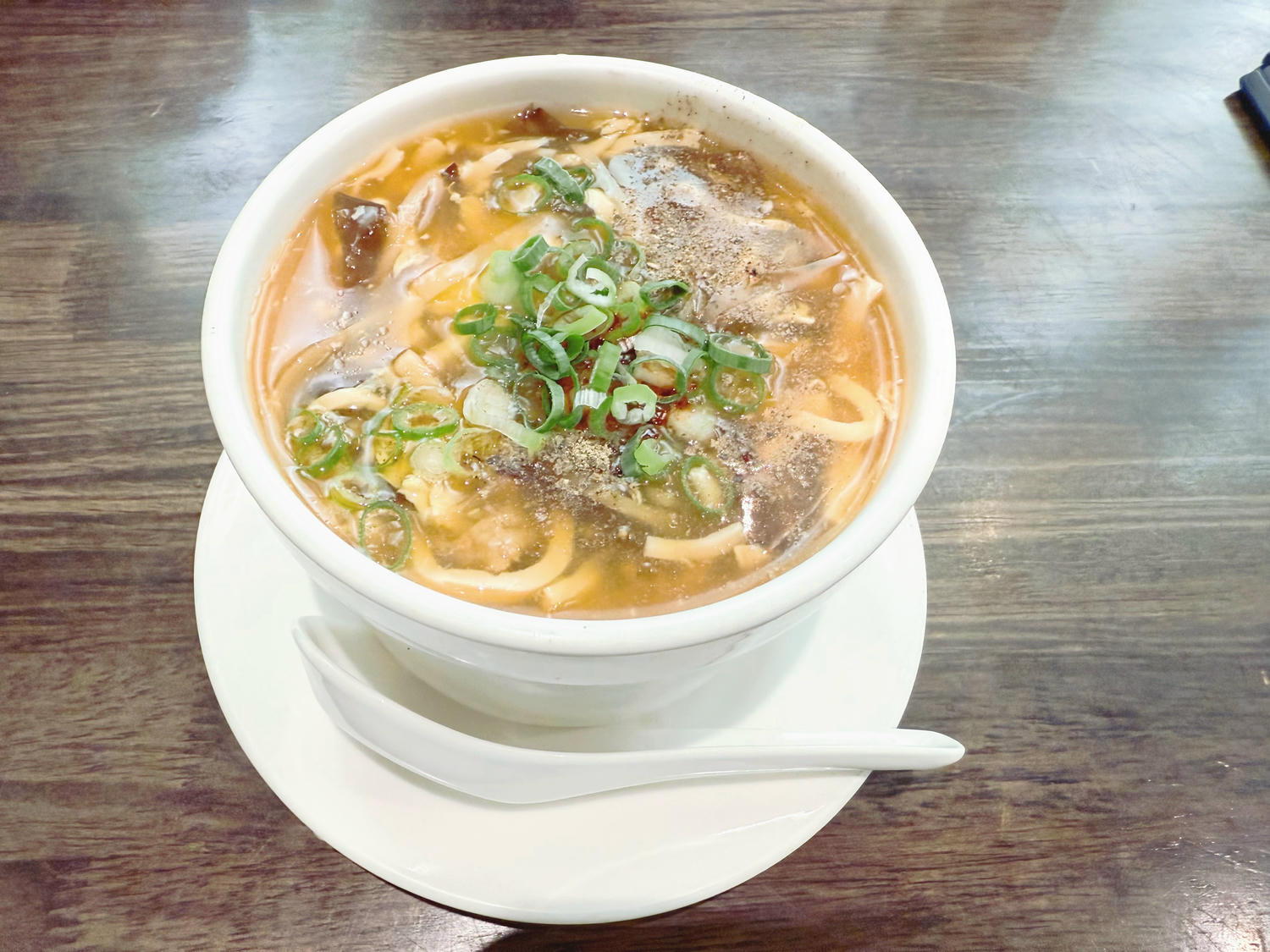 台北 中正 古亭捷運站美食 平價鼎泰豐等級美味 必點酸辣湯、芋泥球 ｜五草車中華食館 南昌店