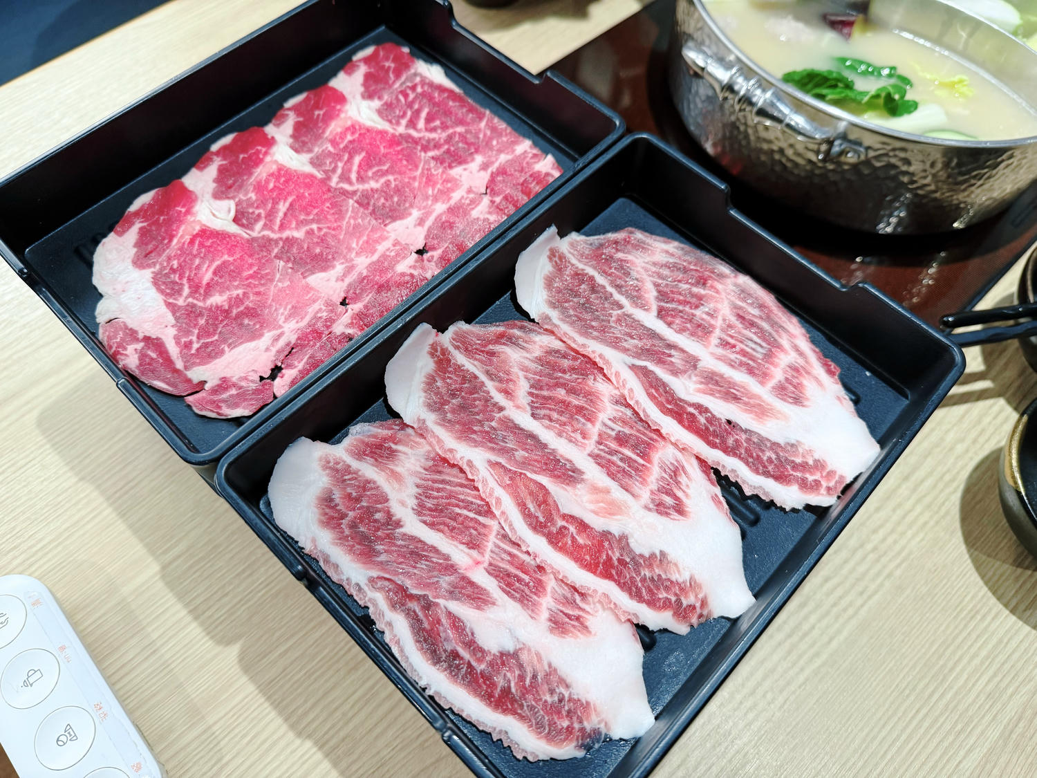 台北 大安 日式鍋物放題 讓你放肆涮肉 多樣化的自助區滿足每個人的胃 ｜和牛涮 台北羅斯福店