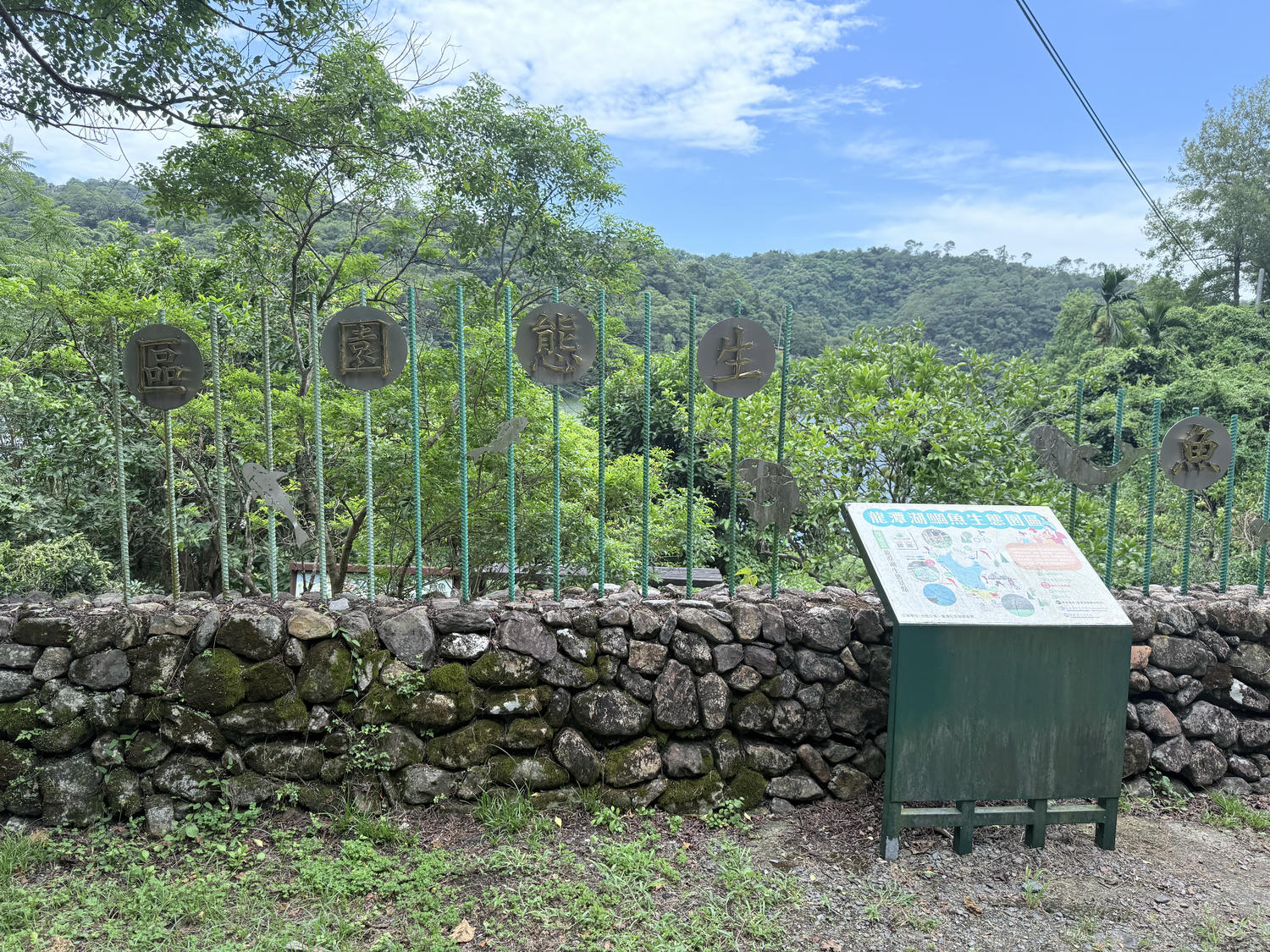 宜蘭 礁溪 親子散步、租借騎車欣賞美麗湖景 還有必拍白色貨櫃屋  ｜ Herbelle龍潭湖畔悠活園區、龍潭湖環湖步道、龍潭湖公園