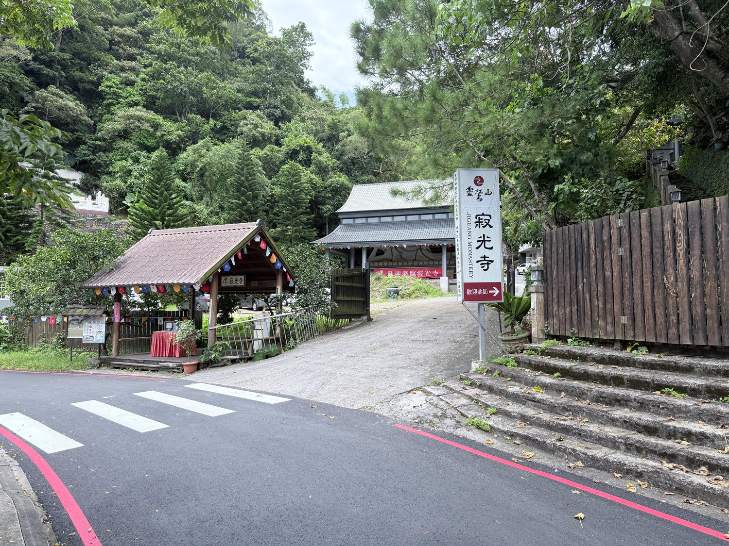 宜蘭 礁溪 親子散步、租借騎車欣賞美麗湖景 還有必拍白色貨櫃屋  ｜ Herbelle龍潭湖畔悠活園區、龍潭湖環湖步道、龍潭湖公園