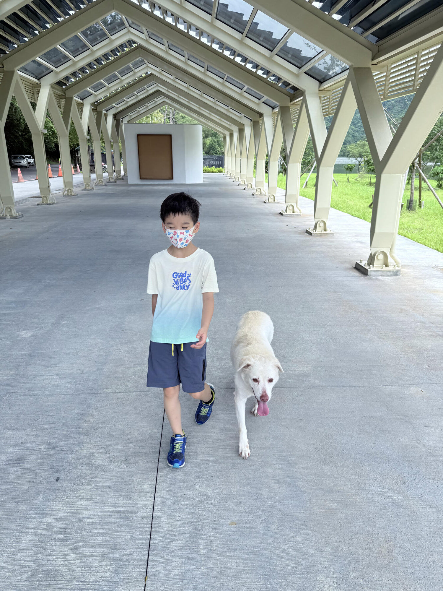 宜蘭 礁溪 親子散步、租借騎車欣賞美麗湖景 還有必拍白色貨櫃屋  ｜ Herbelle龍潭湖畔悠活園區、龍潭湖環湖步道、龍潭湖公園