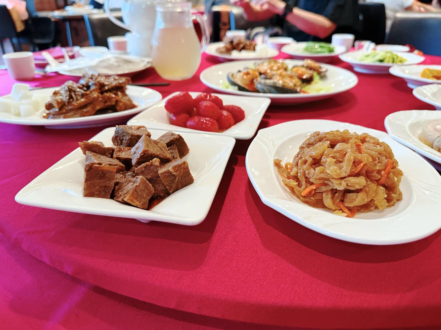 宜蘭 宜蘭市 知名烤鴨料理 櫻桃鴨肉質鮮嫩多汁 八人套餐分享 ｜蘭城晶英酒店 紅樓中餐廳