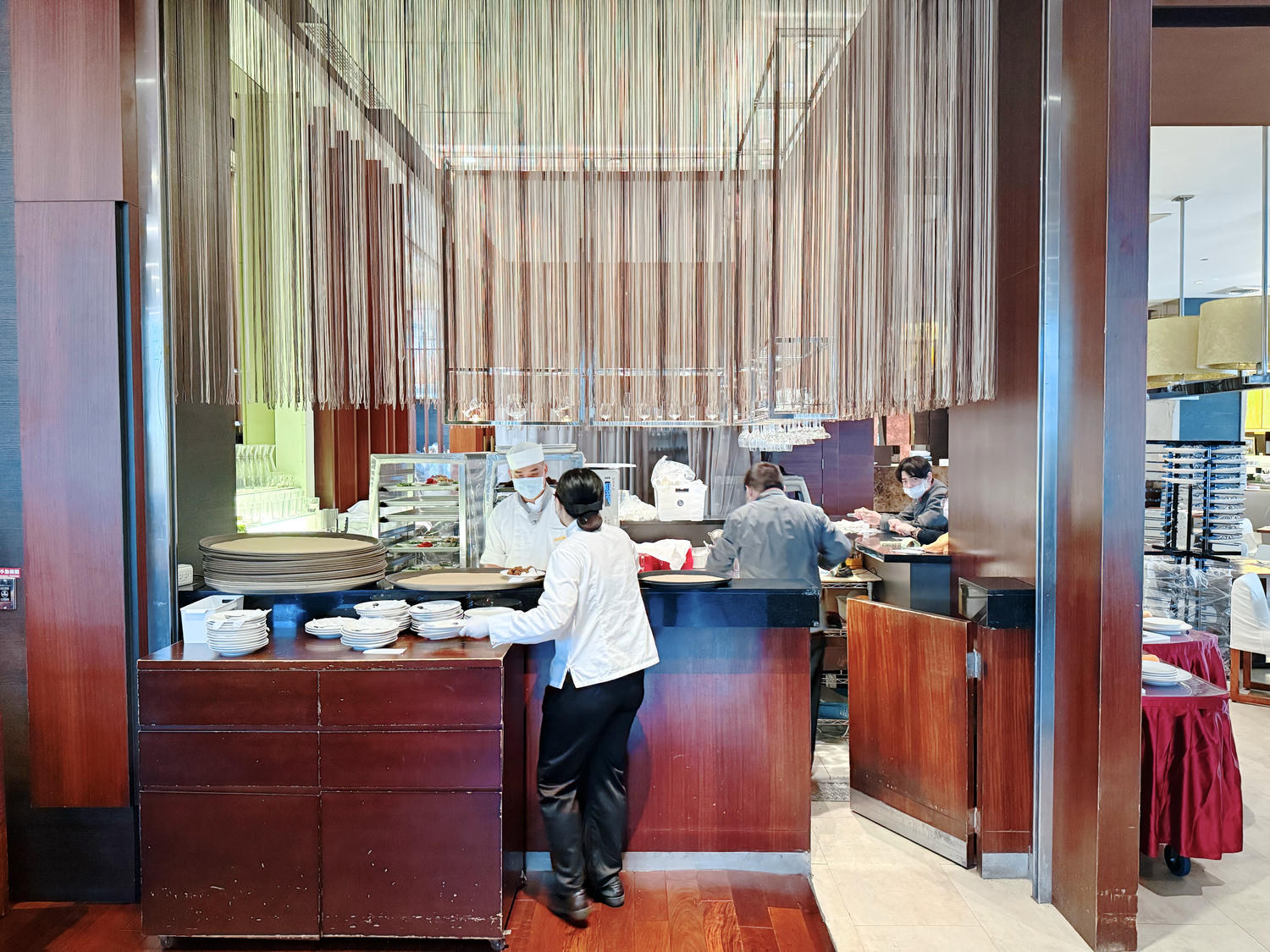 宜蘭 宜蘭市 知名烤鴨料理 櫻桃鴨肉質鮮嫩多汁 八人套餐分享 ｜蘭城晶英酒店 紅樓中餐廳