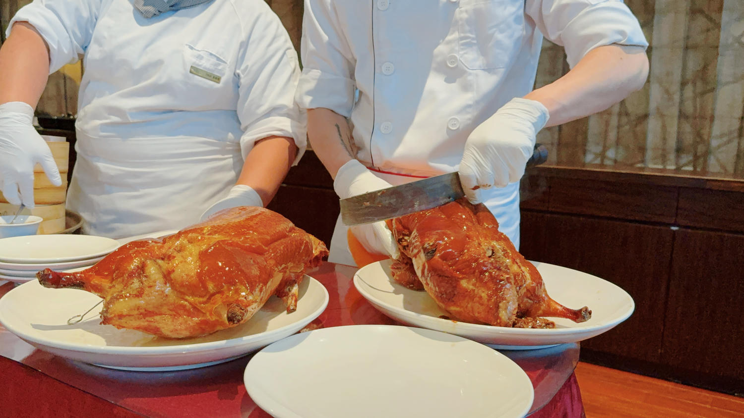 宜蘭 宜蘭市 知名烤鴨料理 櫻桃鴨肉質鮮嫩多汁 八人套餐分享 ｜蘭城晶英酒店 紅樓中餐廳