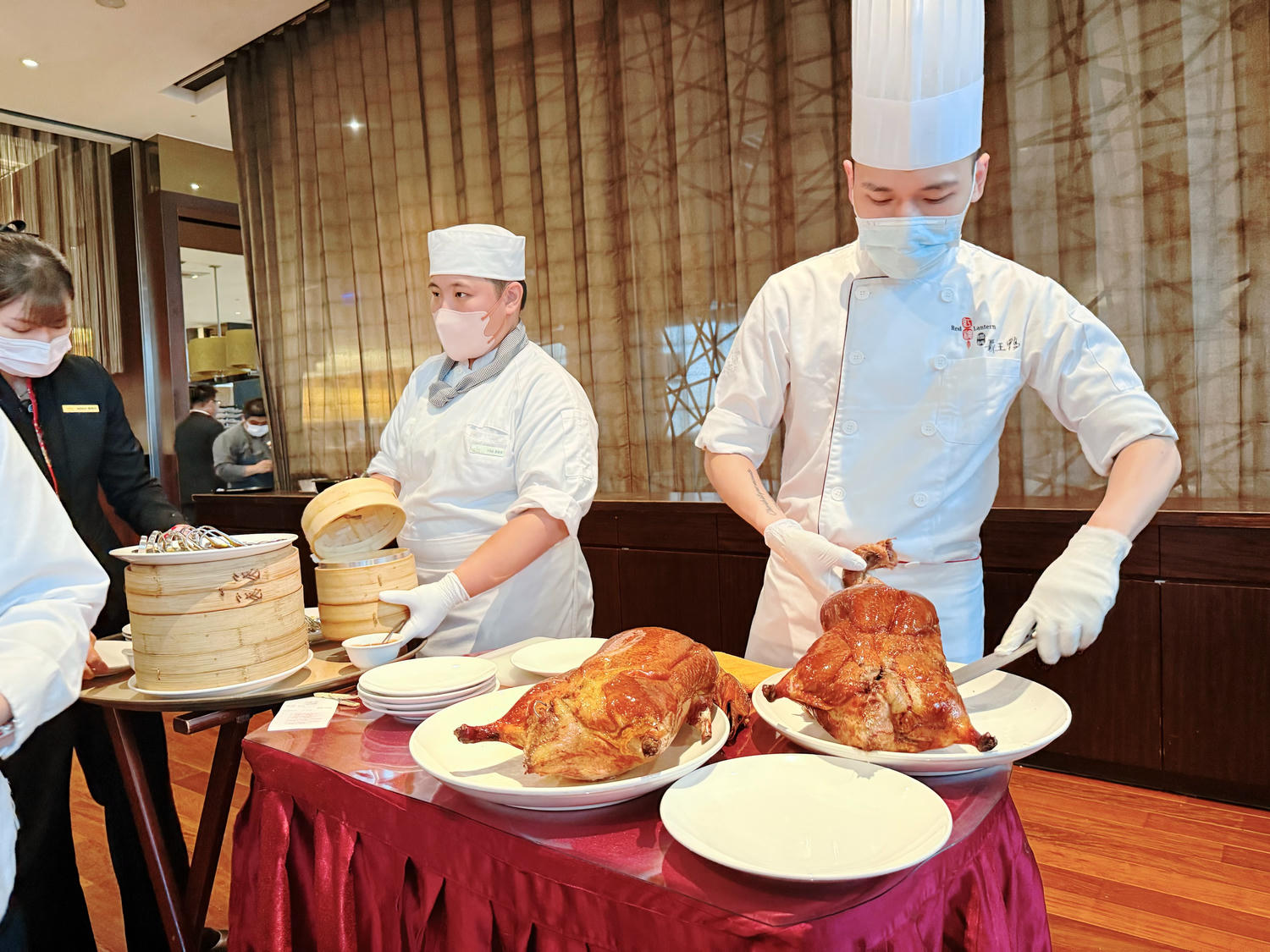 宜蘭 宜蘭市 知名烤鴨料理 櫻桃鴨肉質鮮嫩多汁 八人套餐分享 ｜蘭城晶英酒店 紅樓中餐廳