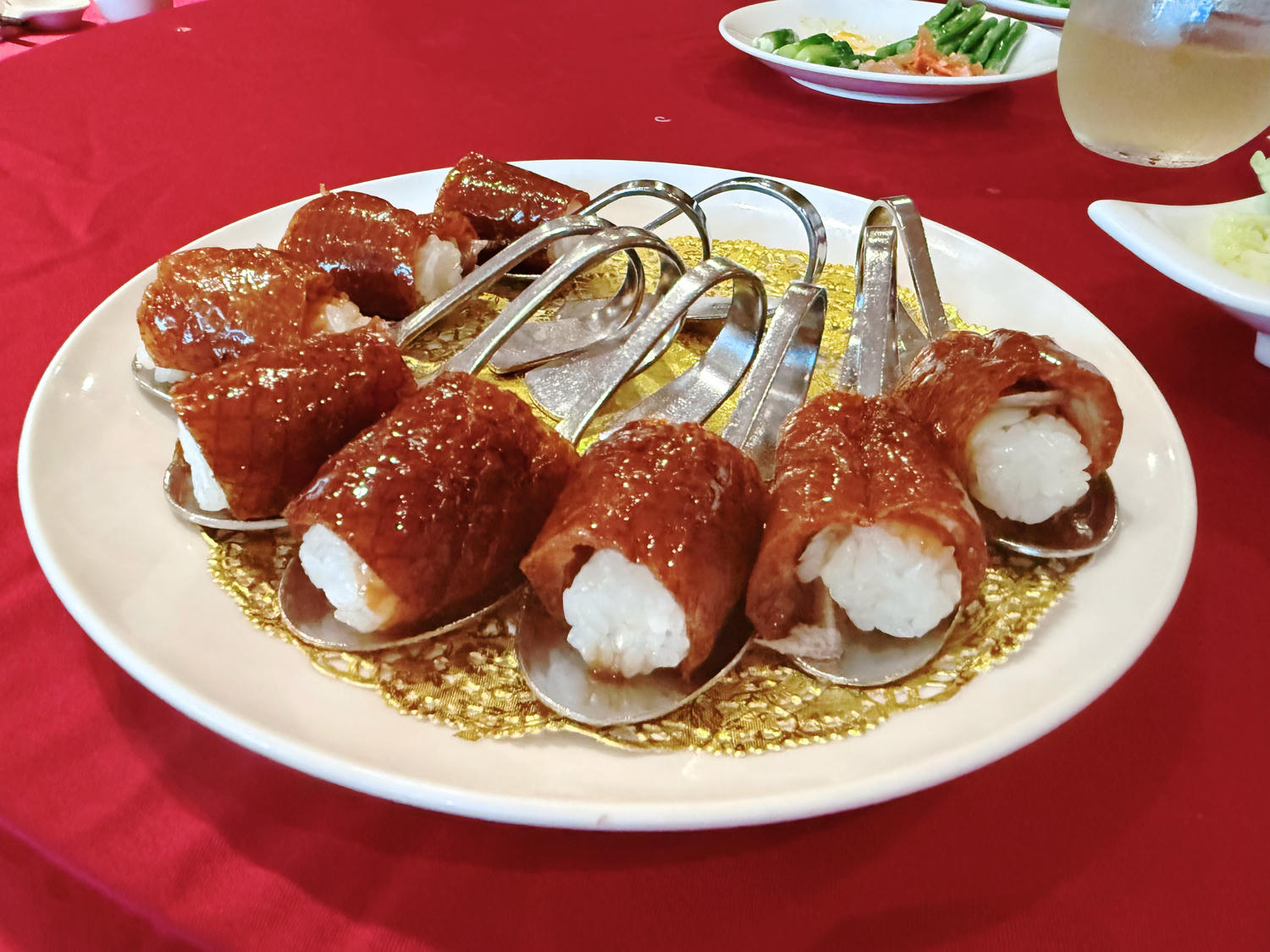 宜蘭 宜蘭市 知名烤鴨料理 櫻桃鴨肉質鮮嫩多汁 八人套餐分享 ｜蘭城晶英酒店 紅樓中餐廳