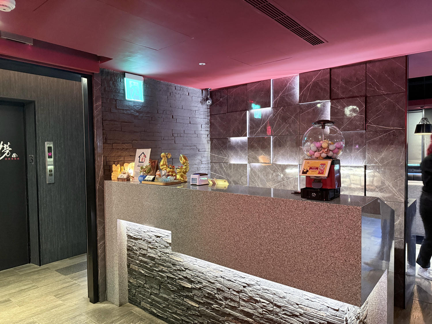 台北 中山 松江南京站火鍋吃到飽 推薦魷魚螺肉蒜湯底必點 120分無限放題｜ 石撈麻辣鴛鴦鍋