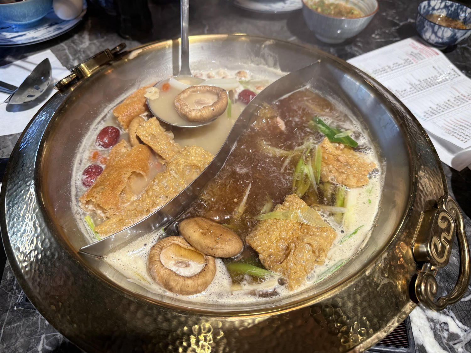 台北 中山 松江南京站火鍋吃到飽 推薦魷魚螺肉蒜湯底必點 120分無限放題｜ 石撈麻辣鴛鴦鍋