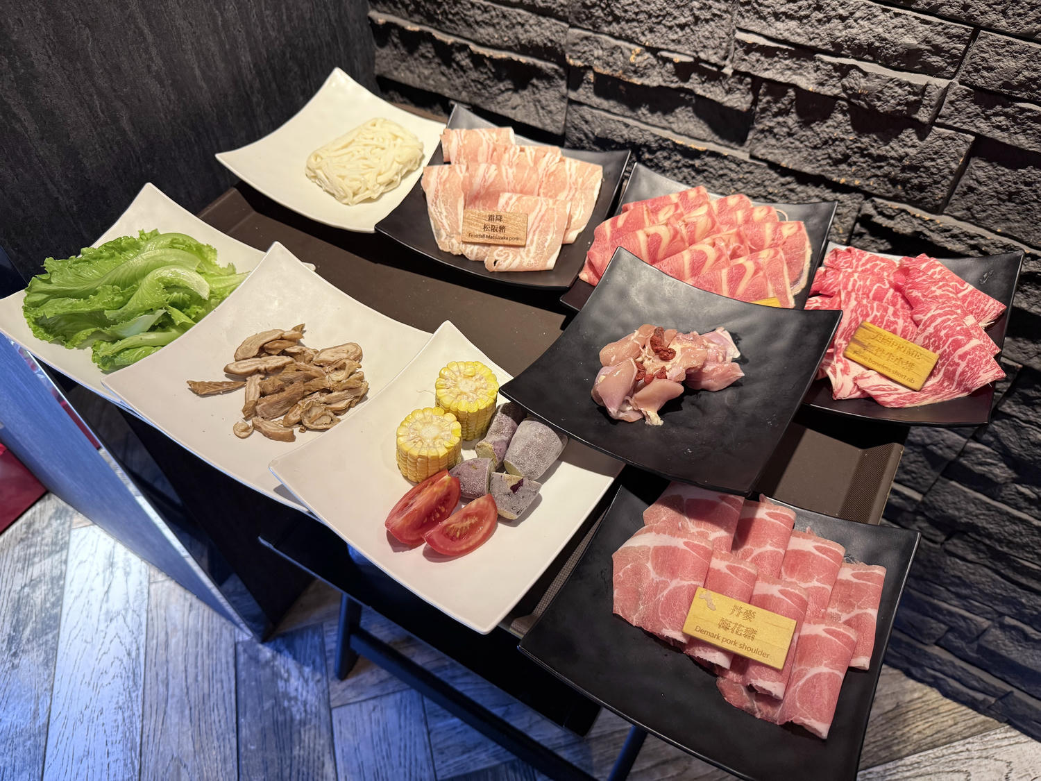 台北 中山 松江南京站火鍋吃到飽 推薦魷魚螺肉蒜湯底必點 120分無限放題｜ 石撈麻辣鴛鴦鍋