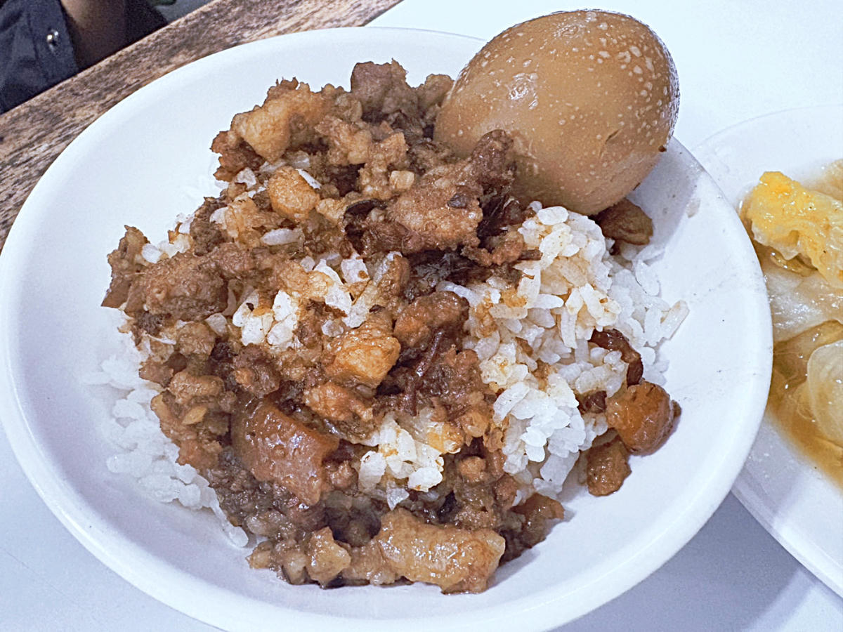 新北 新店 大坪林捷運站旁 老字號豬腳 入口即化的好滋味 ｜ 可口豬腳大王