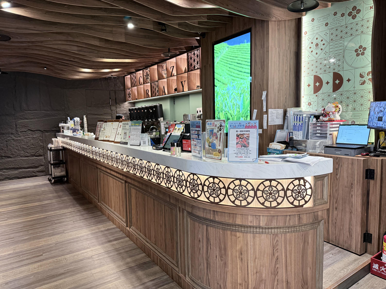 新北 新店 飲品手搖飲才是本體的精緻火鍋店 | 瘋一鍋飲茶鍋物 新店誠品店 - 第2張圖 新北 新店 飲品手搖飲才是本體的精緻火鍋店 | 瘋一鍋飲茶鍋物 新店誠品店