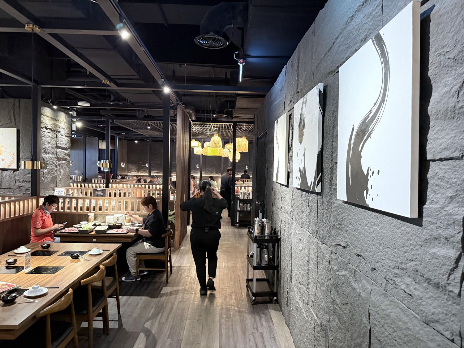 新北 新店 飲品手搖飲才是本體的精緻火鍋店 | 瘋一鍋飲茶鍋物 新店誠品店 - 第3張圖 新北 新店 飲品手搖飲才是本體的精緻火鍋店 | 瘋一鍋飲茶鍋物 新店誠品店