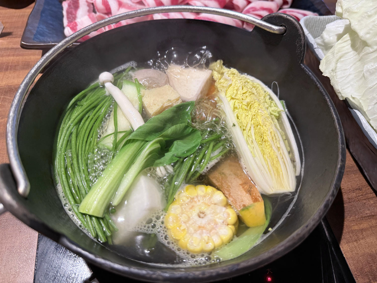 新北 新店 飲品手搖飲才是本體的精緻火鍋店 | 瘋一鍋飲茶鍋物 新店誠品店 - 第11張圖 新北 新店 飲品手搖飲才是本體的精緻火鍋店 | 瘋一鍋飲茶鍋物 新店誠品店