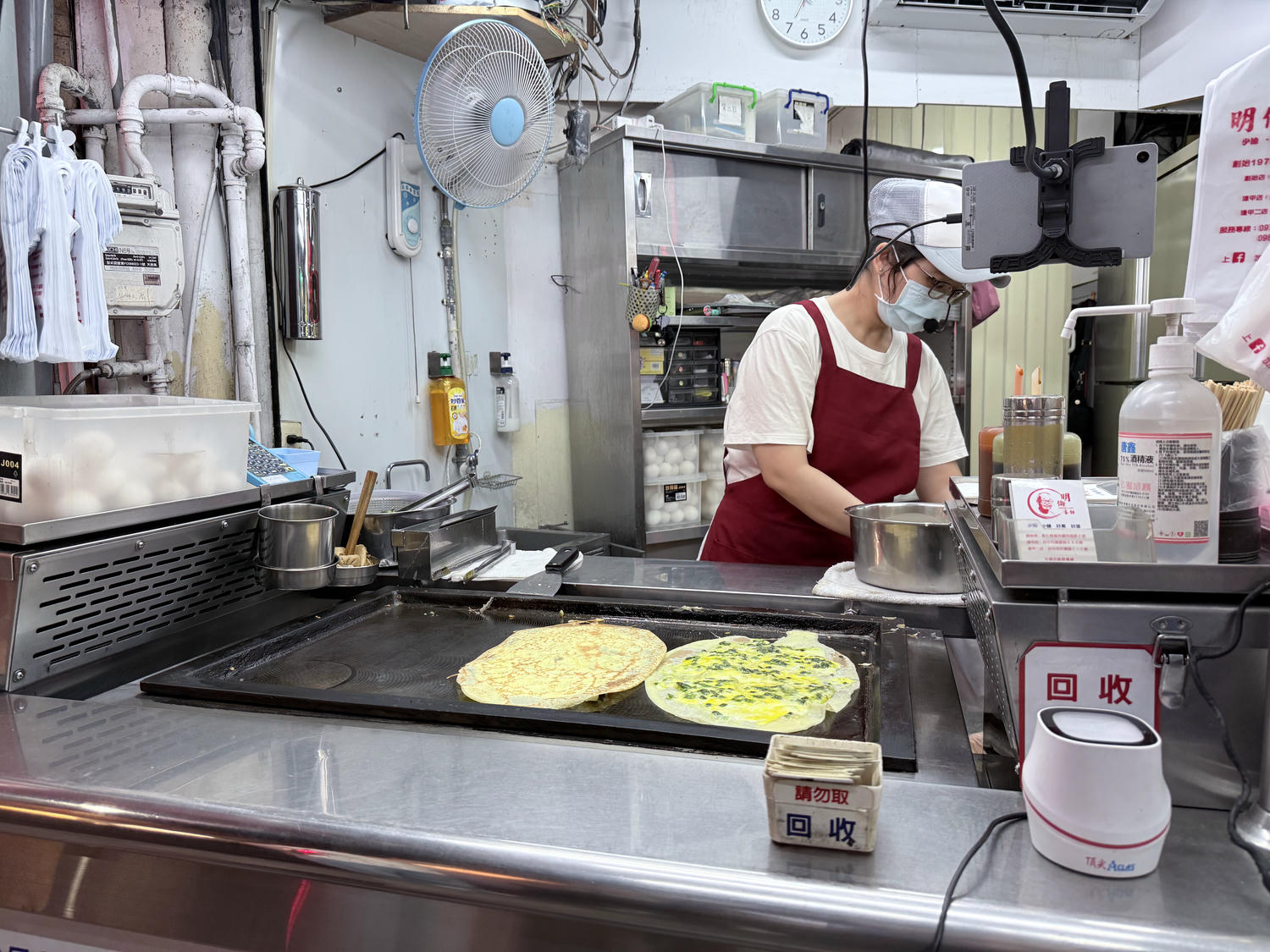 台中 西屯 逢甲夜市美食推薦 成立近50年好吃的排隊美食—粉漿蛋餅 | 明倫蛋餅 文華店 - 第3張圖 台中 西屯 逢甲夜市美食推薦 成立近50年好吃的排隊美食—粉漿蛋餅 | 明倫蛋餅 文華店
