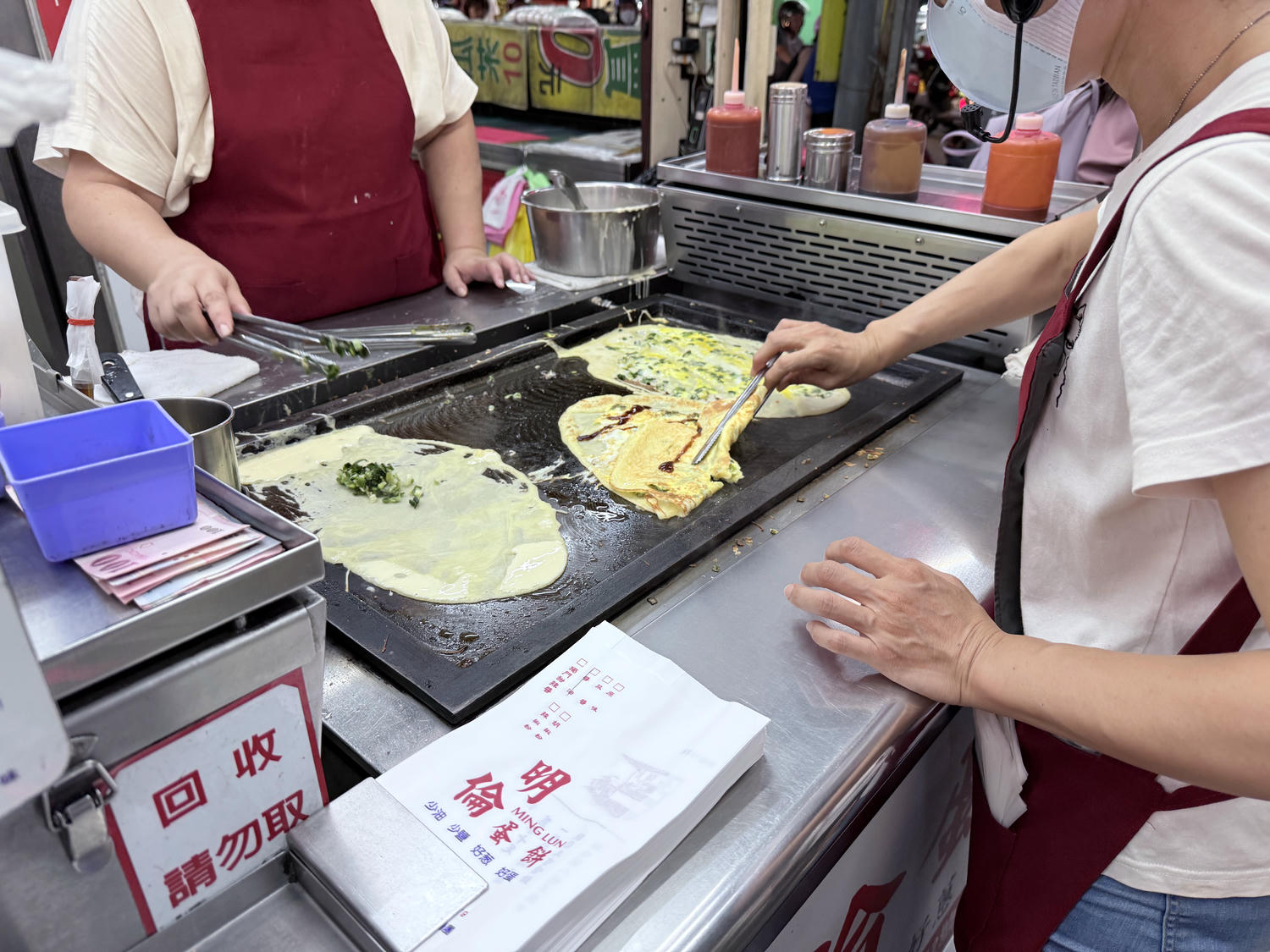 台中 西屯 逢甲夜市美食推薦 成立近50年好吃的排隊美食—粉漿蛋餅 | 明倫蛋餅 文華店 - 第4張圖 台中 西屯 逢甲夜市美食推薦 成立近50年好吃的排隊美食—粉漿蛋餅 | 明倫蛋餅 文華店