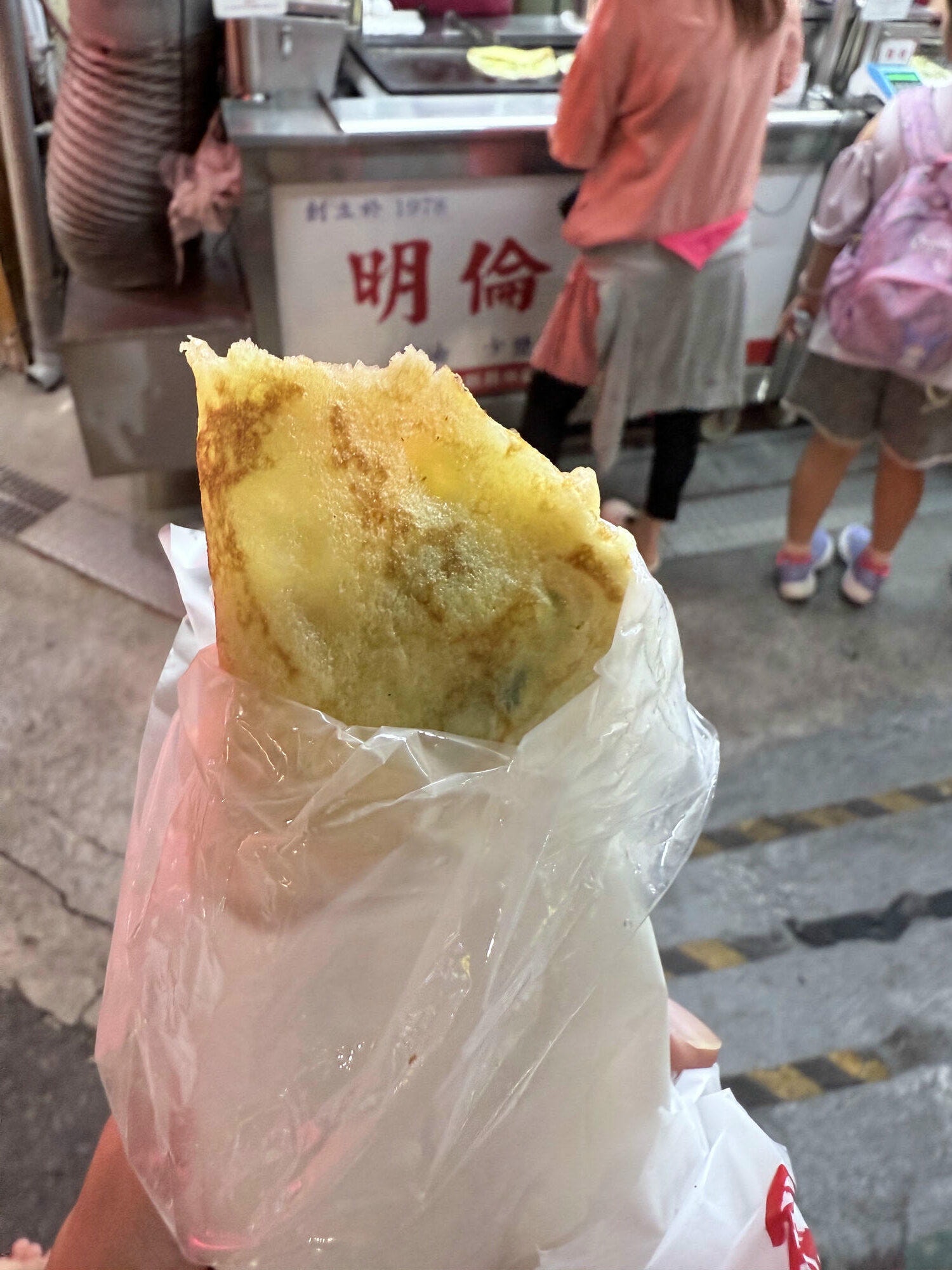台中 西屯 逢甲夜市美食推薦 成立近50年好吃的排隊美食—粉漿蛋餅 | 明倫蛋餅 文華店 - 第10張圖 台中 西屯 逢甲夜市美食推薦 成立近50年好吃的排隊美食—粉漿蛋餅 | 明倫蛋餅 文華店