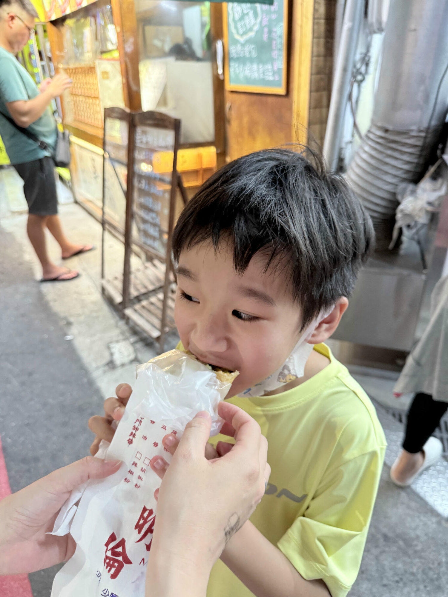 台中 西屯 逢甲夜市美食推薦 成立近50年好吃的排隊美食—粉漿蛋餅 | 明倫蛋餅 文華店 - 第12張圖 台中 西屯 逢甲夜市美食推薦 成立近50年好吃的排隊美食—粉漿蛋餅 | 明倫蛋餅 文華店