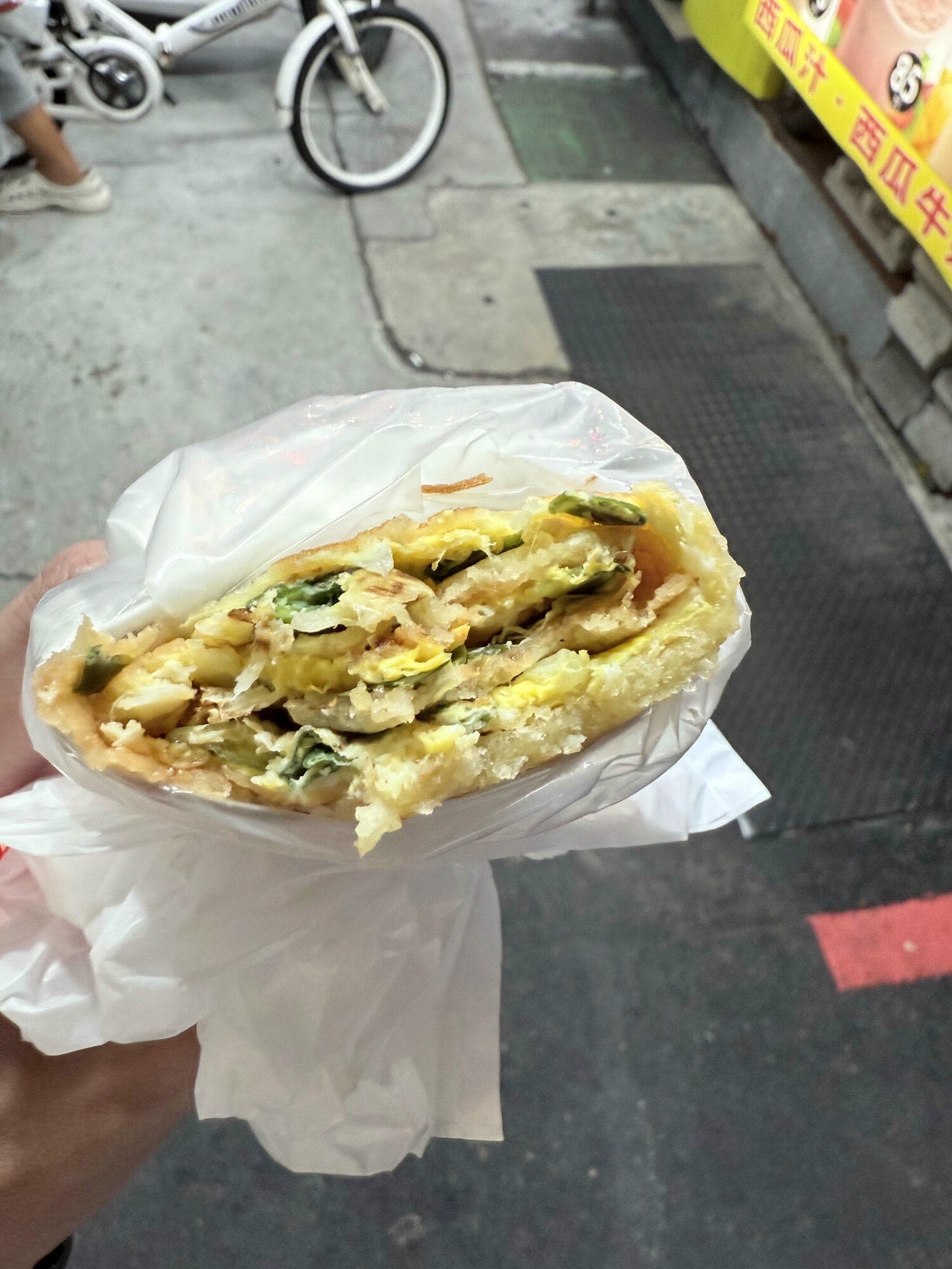 台中 西屯 逢甲夜市美食推薦 成立近50年好吃的排隊美食—粉漿蛋餅 | 明倫蛋餅 文華店 - 第11張圖 台中 西屯 逢甲夜市美食推薦 成立近50年好吃的排隊美食—粉漿蛋餅 | 明倫蛋餅 文華店