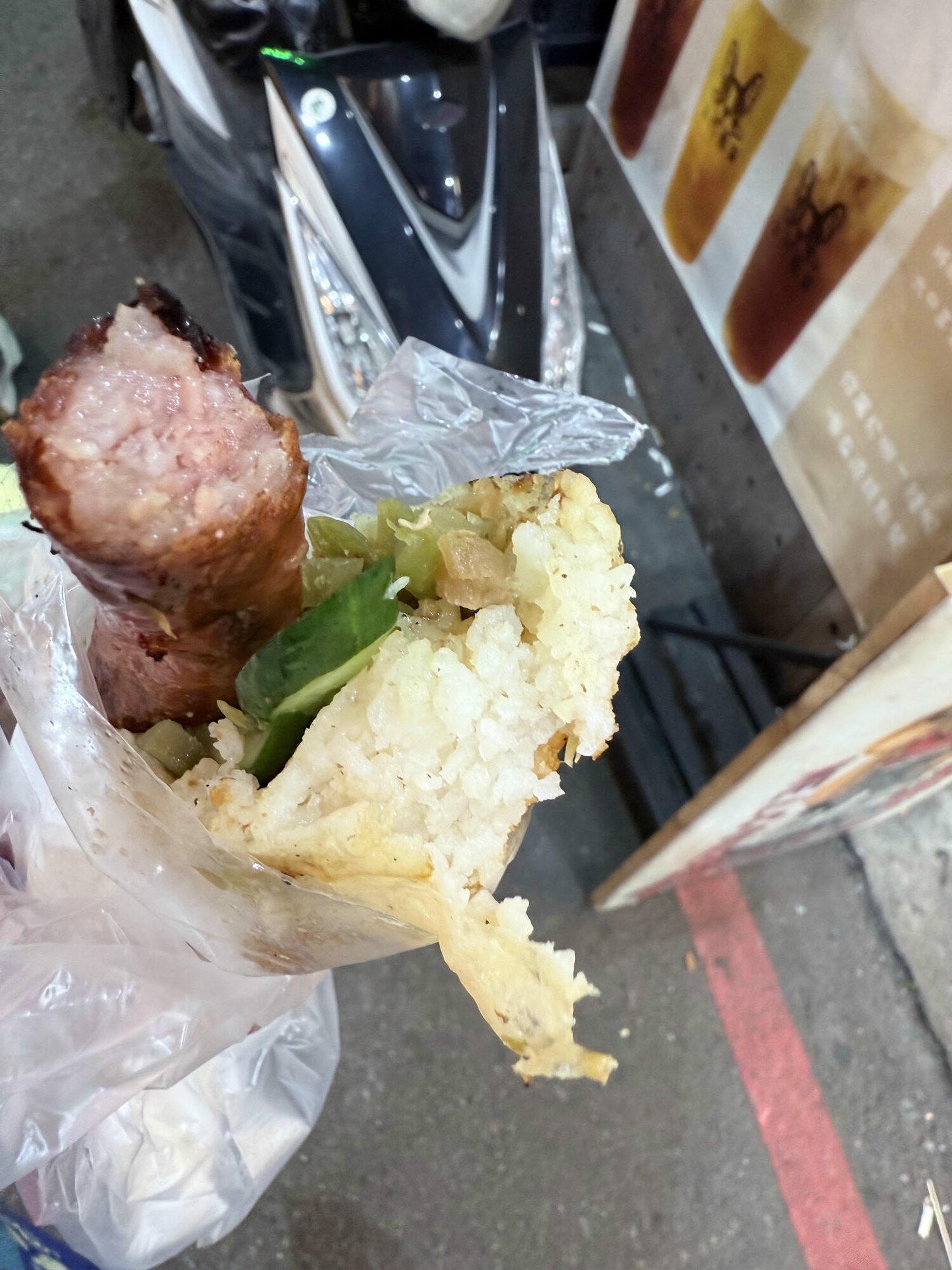 台中 西屯 逢甲夜市必吃美食 超人氣排隊美食 滿滿配料好滿足 | 官芝霖大腸包小腸 - 第9張圖 台中 西屯 逢甲夜市必吃美食 超人氣排隊美食 滿滿配料好滿足 | 官芝霖大腸包小腸