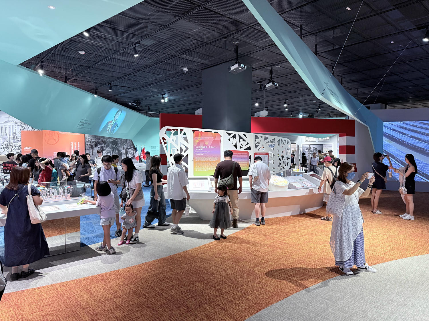 新北 林口 新北新地標綠建築質感美學 多種有趣互動裝置 大人、小孩都能暢玩 必看、必玩攻略分享 | 國家檔案館 - 第31張圖 新北 林口 新北新地標綠建築質感美學 多種有趣互動裝置 大人、小孩都能暢玩 必看、必玩攻略分享 | 國家檔案館
