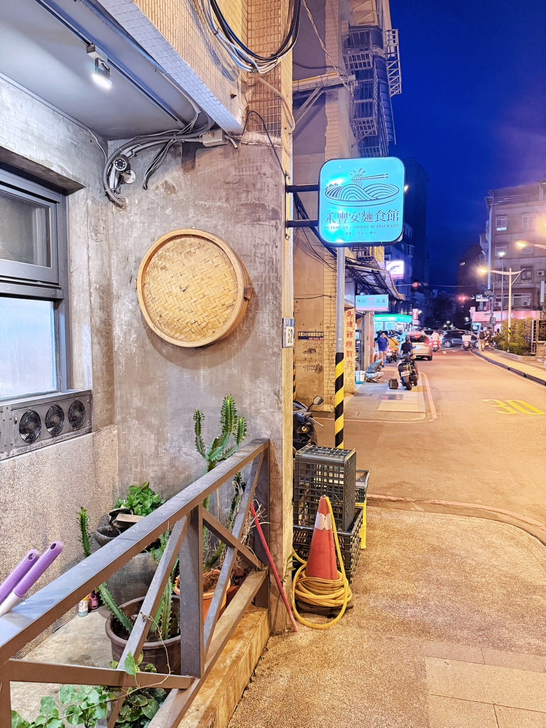 新北 新店 大坪林站旁大人氣平價鼎泰豐 炒飯、鍋貼、豆沙甜鍋餅好吃|禾豐安麵食館 - 第2張圖 新北 新店 大坪林站旁大人氣平價鼎泰豐 炒飯、鍋貼、豆沙甜鍋餅好吃|禾豐安麵食館