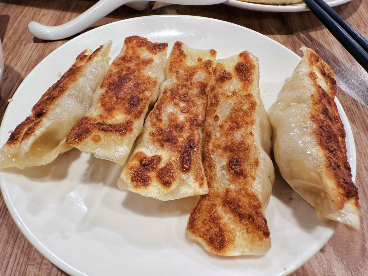 新北 新店 大坪林站旁大人氣平價鼎泰豐 炒飯、鍋貼、豆沙甜鍋餅好吃|禾豐安麵食館 - 第22張圖 新北 新店 大坪林站旁大人氣平價鼎泰豐 炒飯、鍋貼、豆沙甜鍋餅好吃|禾豐安麵食館