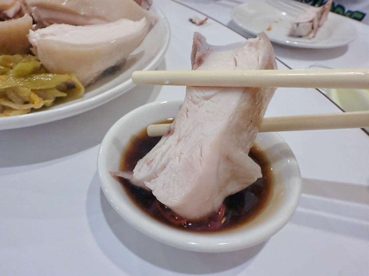 台北 大安 東區巷弄美食 國父紀念館美食 500盤得獎店家 銷魂白切雞、白切肉必吃 | 伍佰雞屋 - 第15張圖 台北 大安 東區巷弄美食 國父紀念館美食 500盤得獎店家 銷魂白切雞、白切肉必吃 | 伍佰雞屋
