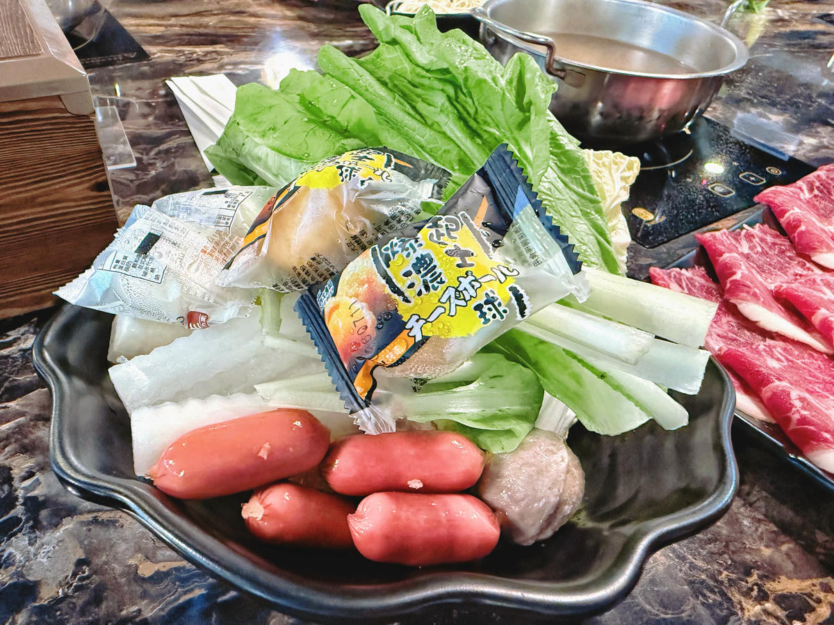 台北 大同 圓山站美食 聚餐首選 富麗堂皇的豪華涮涮鍋 手工拉麵拌沙茶簡直一絕 |丰明殿圓山店 - 第20張圖 台北 大同 圓山站美食 聚餐首選 富麗堂皇的豪華涮涮鍋 手工拉麵拌沙茶簡直一絕 |丰明殿圓山店
