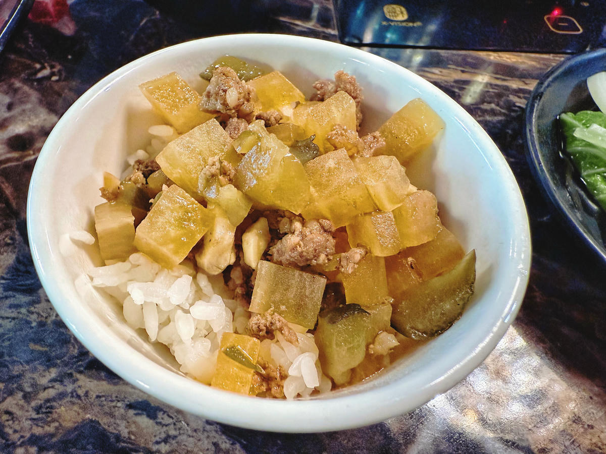 台北 大同 圓山站美食 聚餐首選 富麗堂皇的豪華涮涮鍋 手工拉麵拌沙茶簡直一絕 |丰明殿圓山店 - 第19張圖 台北 大同 圓山站美食 聚餐首選 富麗堂皇的豪華涮涮鍋 手工拉麵拌沙茶簡直一絕 |丰明殿圓山店