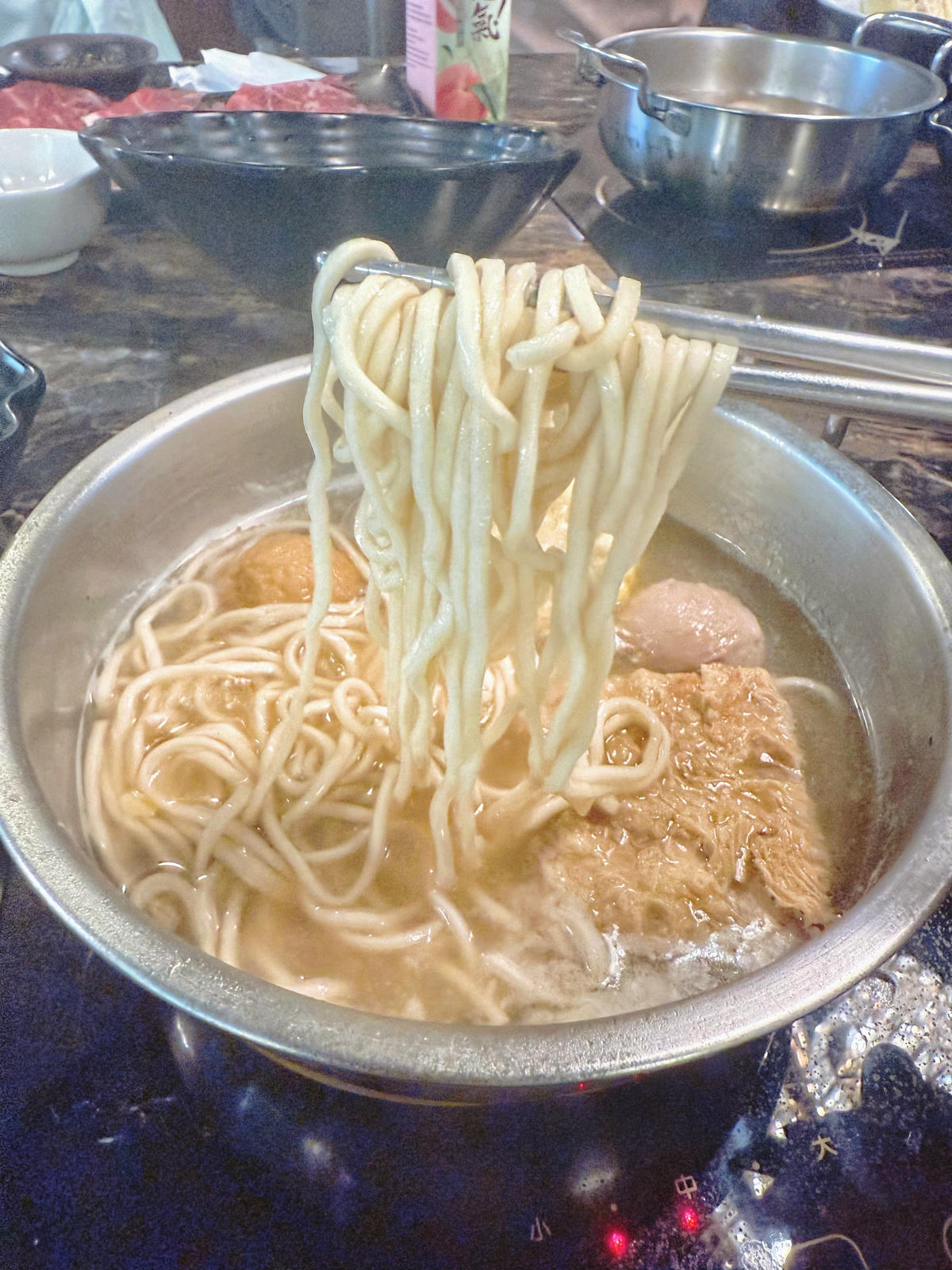 台北 大同 圓山站美食 聚餐首選 富麗堂皇的豪華涮涮鍋 手工拉麵拌沙茶簡直一絕 |丰明殿圓山店 - 第25張圖 台北 大同 圓山站美食 聚餐首選 富麗堂皇的豪華涮涮鍋 手工拉麵拌沙茶簡直一絕 |丰明殿圓山店