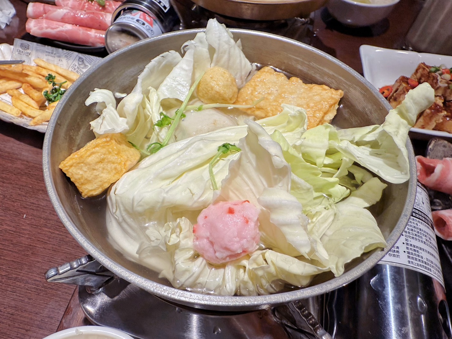 新北 新店 新式質感簡餐店、飲料店 適合三五好友聚會 還可以餵魚 |集客人間茶館 大坪林店 - 第17張圖 新北 新店 新式質感簡餐店、飲料店 適合三五好友聚會 還可以餵魚 |集客人間茶館 大坪林店