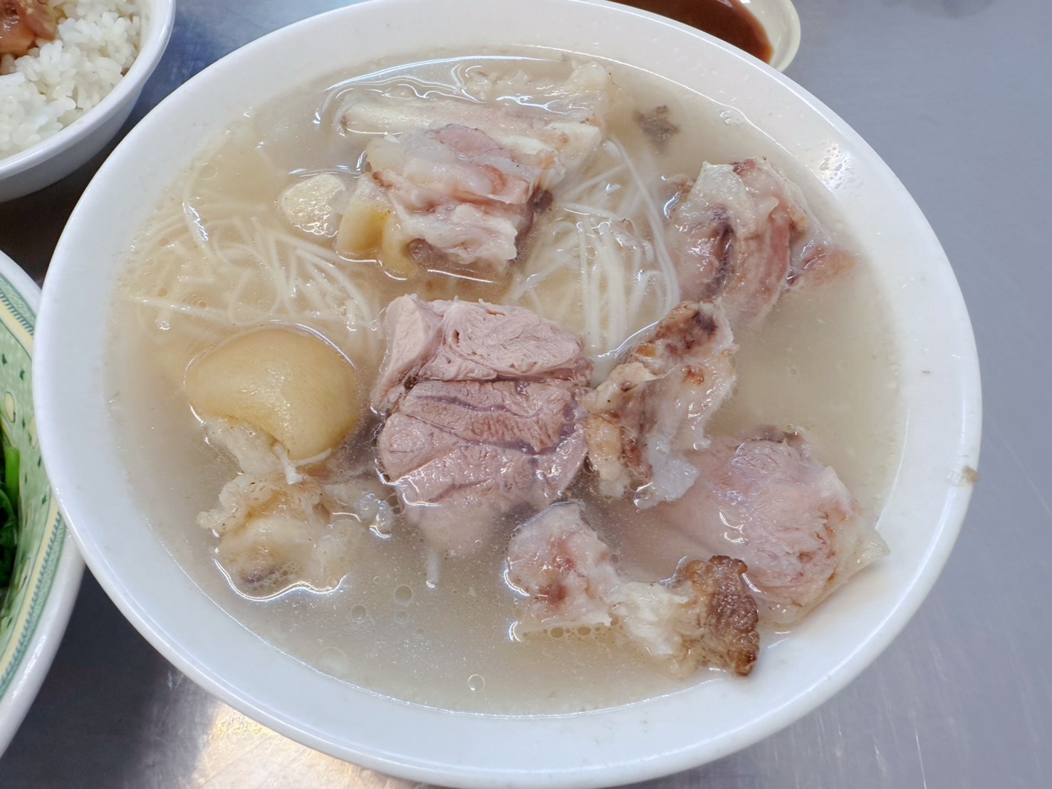 新竹 北區 城隍廟美食 老字號豬腳專家 豬腳Q彈好滋味 豬腳控必衝｜老黃豬腳大王 (近新竹福華大飯店)