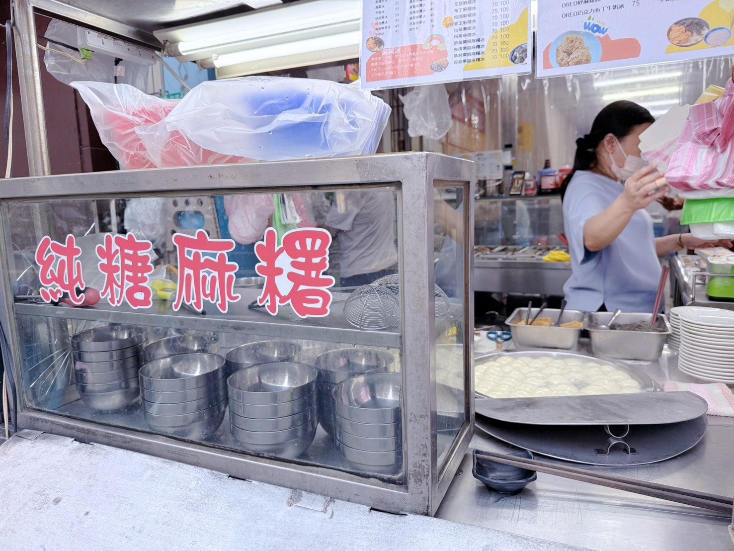 台北 大同 大橋頭站延三夜市必吃！熱騰騰軟Q花生麻糬冰 傳承三代的超人氣古早味甜點 ｜魏祥記純糖麻糬