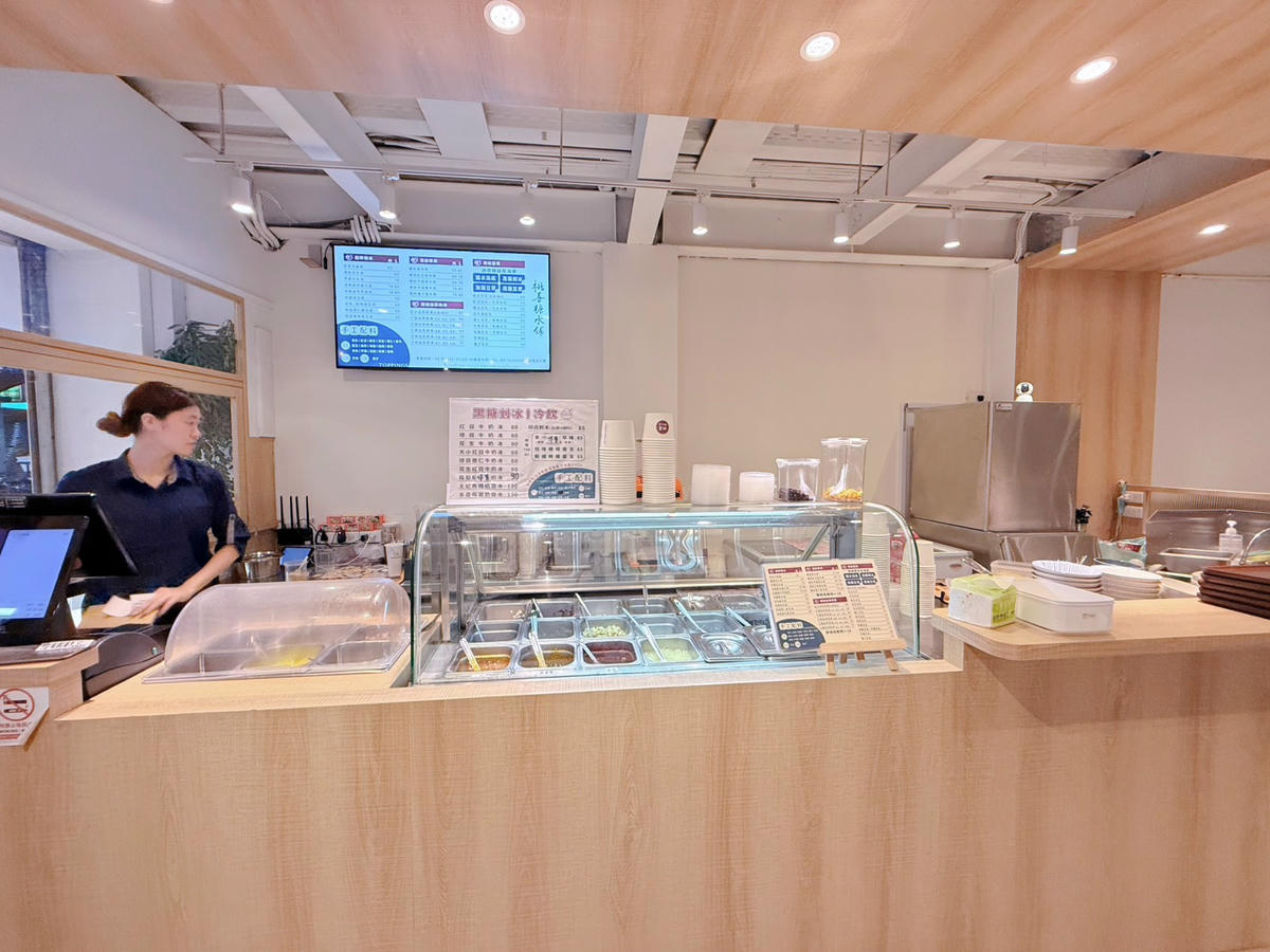 新竹 北區城隍廟美食 文青感滿滿的糖水小店！豆花綿密到像在嘴裡化開｜桃喜糖水舖