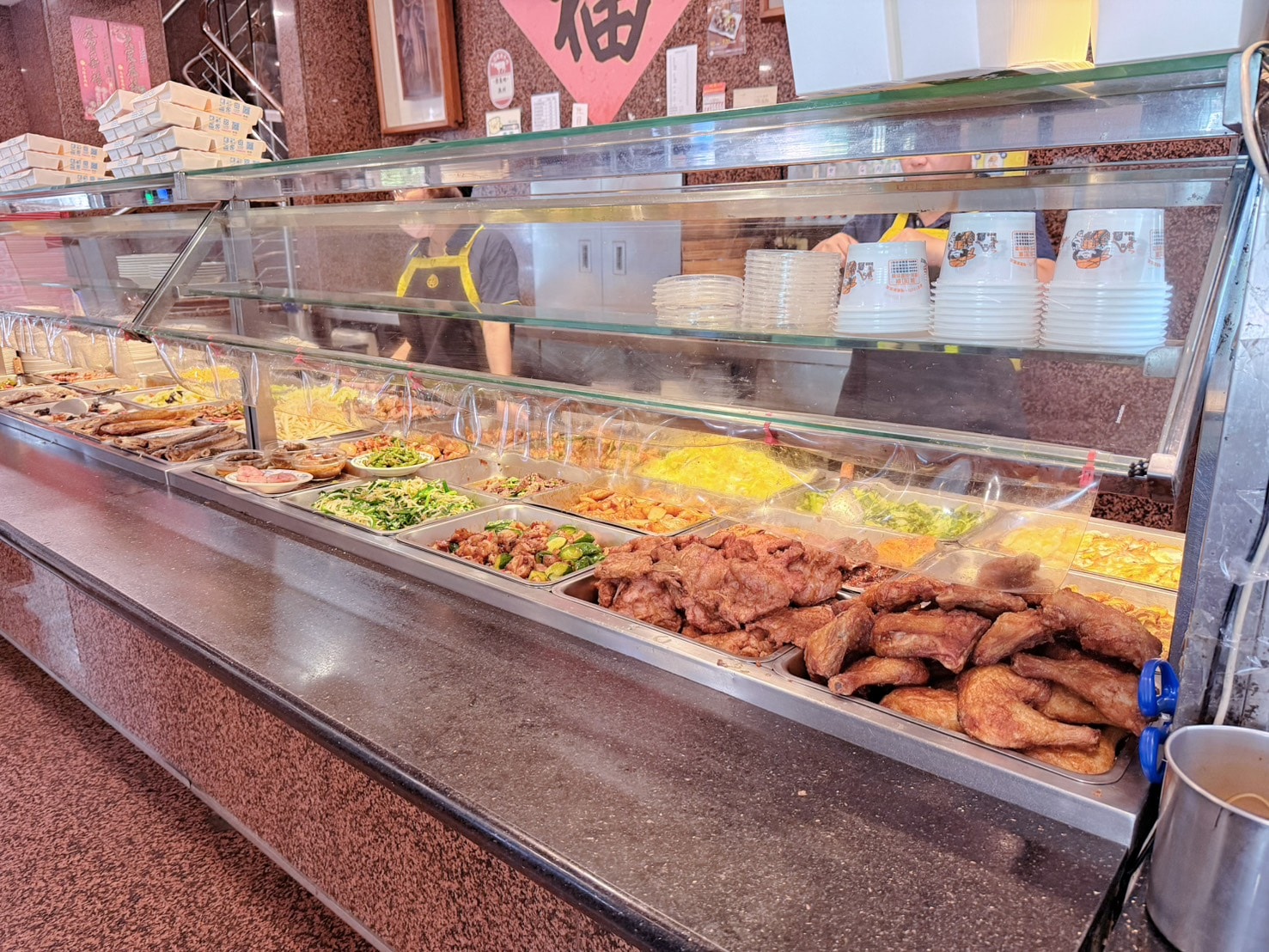 台北中山區 圓山花博周邊美食 創辦人堅持一生的魯肉飯 邊用餐還能欣賞飛機 ｜丸林魯肉飯