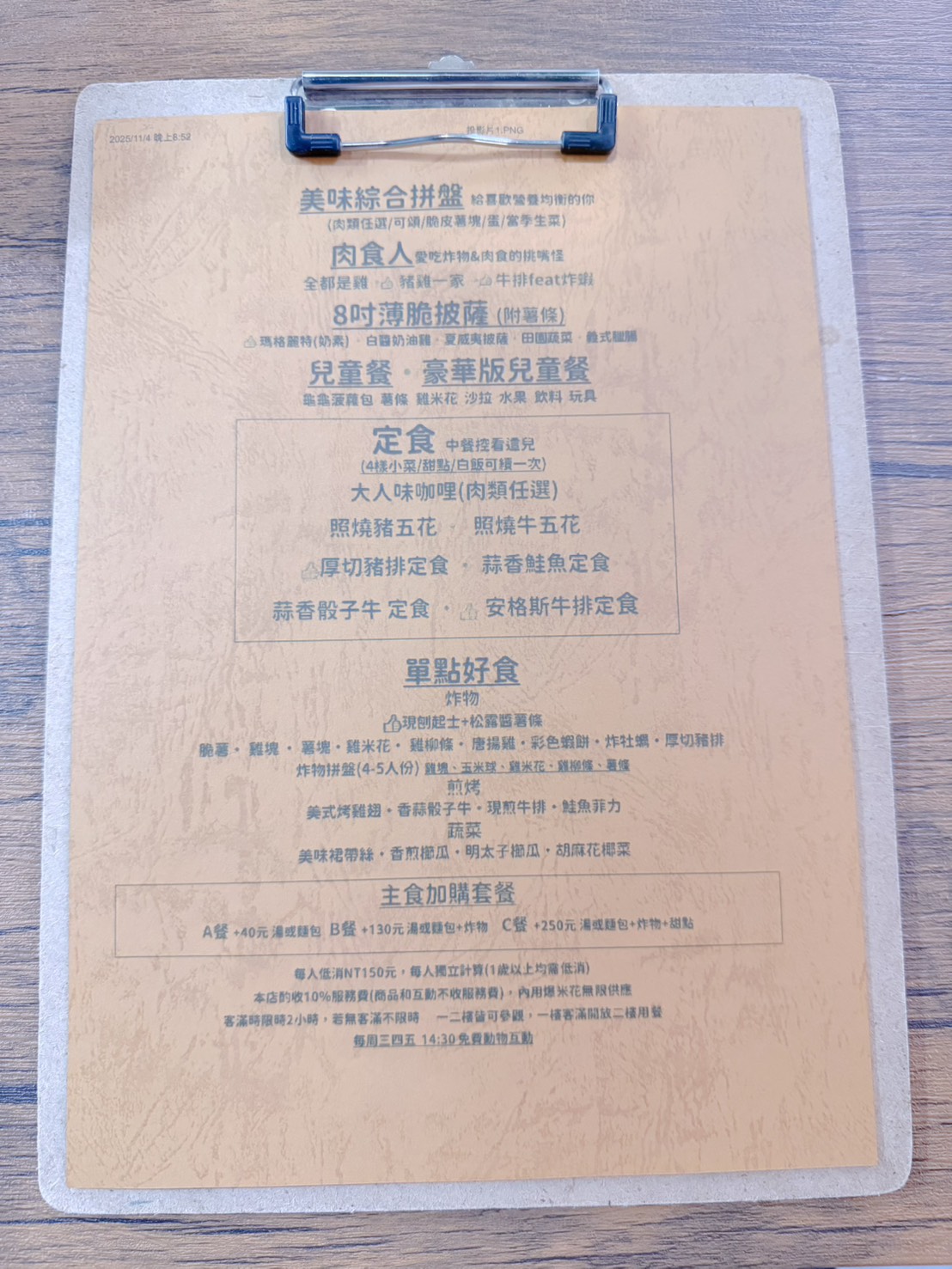 台中西區 超特別親子餐廳！能近距離接觸狐獴、巨蜥、蟒蛇的療癒系特寵餐廳｜胖鬣蜥城市特寵餐廳