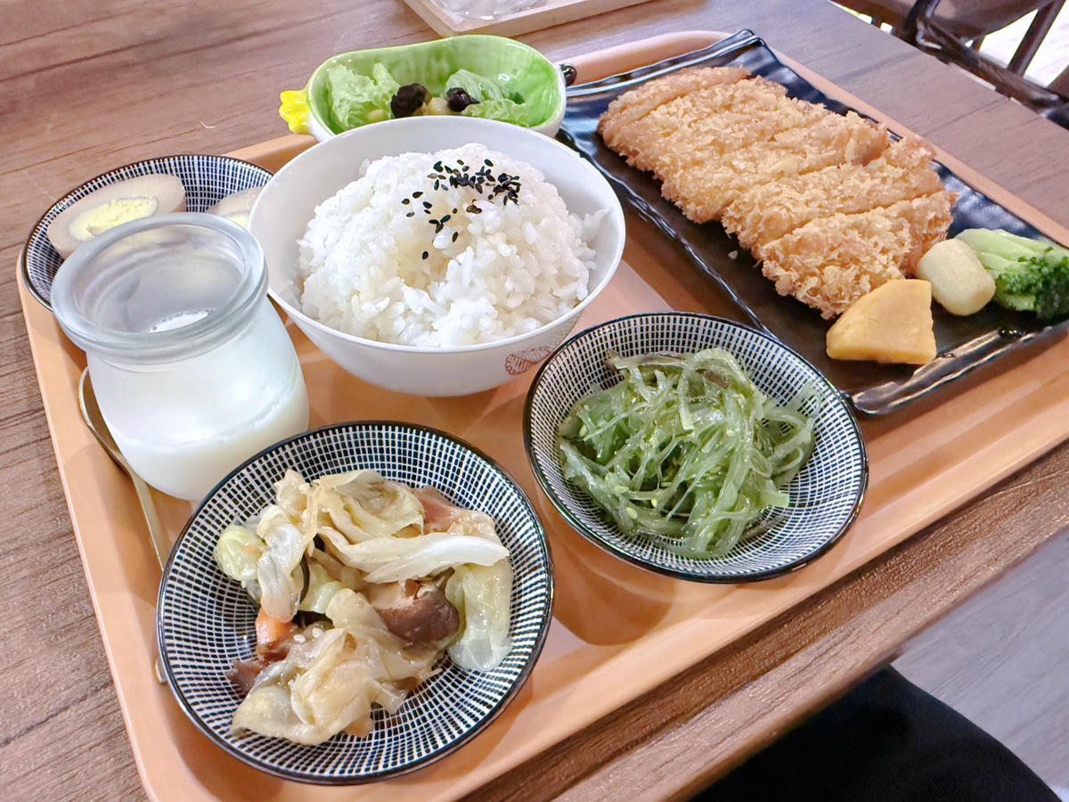 台中西區 超特別親子餐廳!能近距離接觸狐獴、巨蜥、蟒蛇的療癒系特寵餐廳|胖鬣蜥城市特寵餐廳 - 第34張圖 台中西區 超特別親子餐廳!能近距離接觸狐獴、巨蜥、蟒蛇的療癒系特寵餐廳|胖鬣蜥城市特寵餐廳